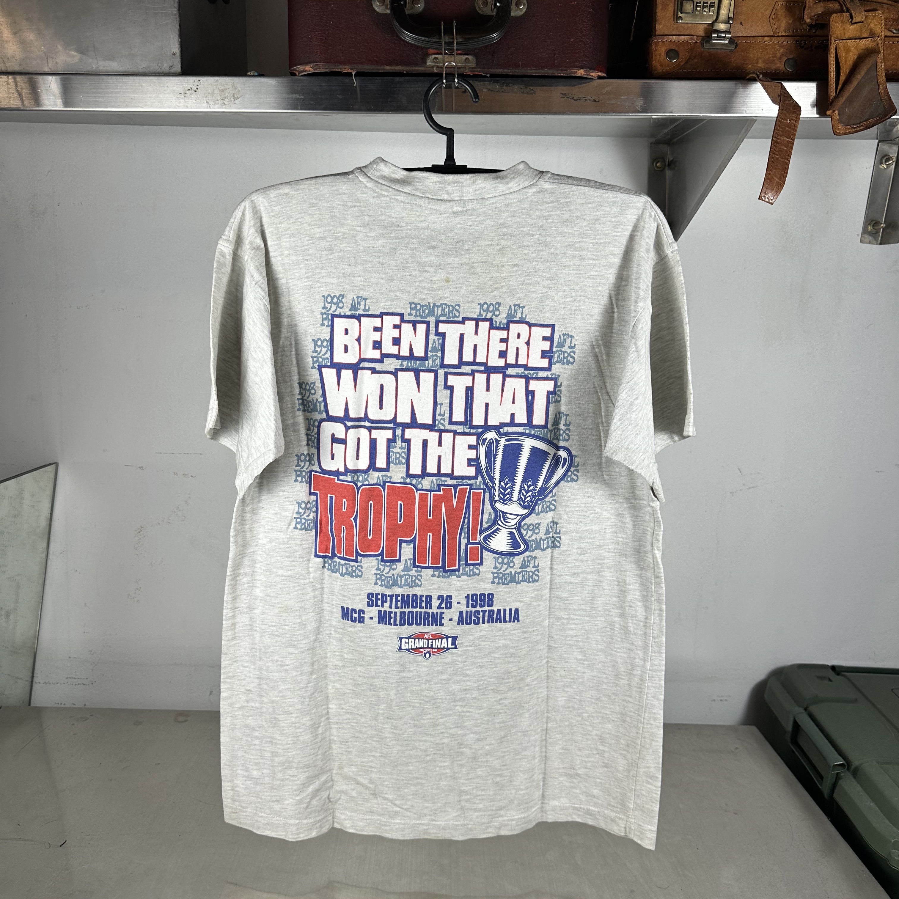 Vintage Vintage 1998 Adelaide Crows AFL Back to Back Premiers Tee Size US L / EU 52-54 / 3 - 3 Thumbnail