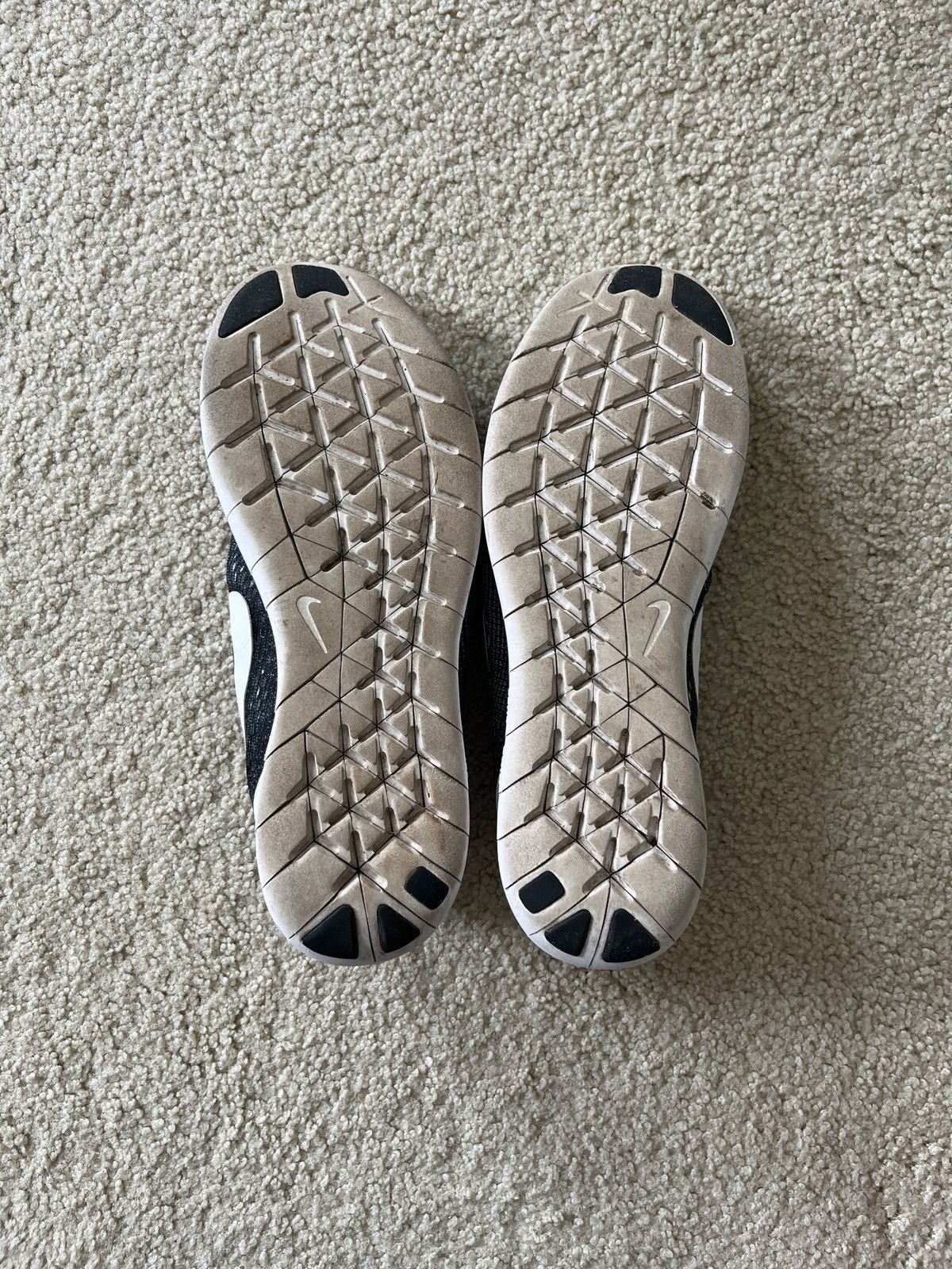 Nike 2016 Dark Grey Nike Free Runs Running Shoe Size 10.5 Size US 10.5 / EU 43-44 - 5 Thumbnail