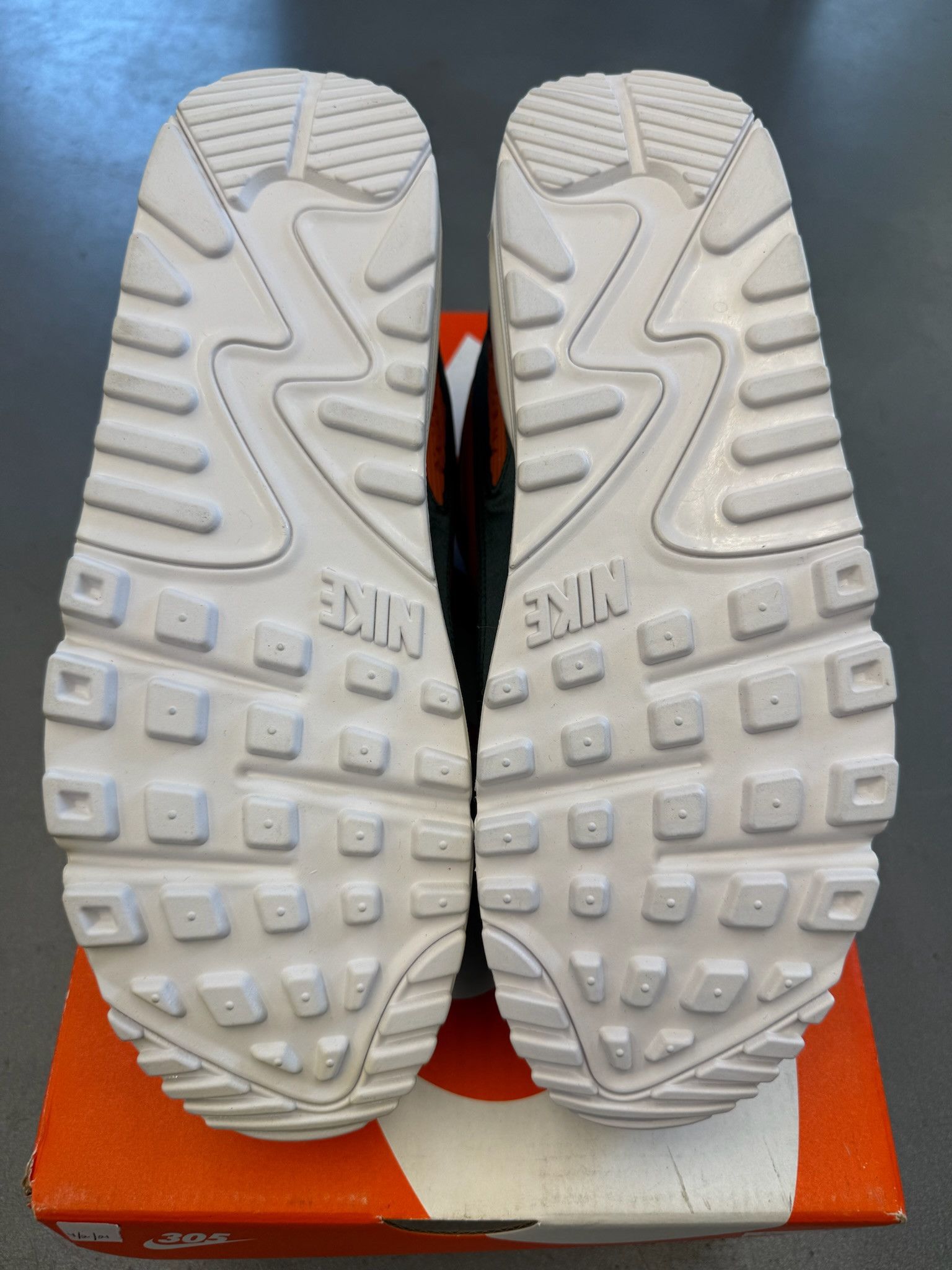Nike 2020 Unknwn Nike Air Max 90 305 Size US 10.5 / EU 43-44 - 9 Thumbnail