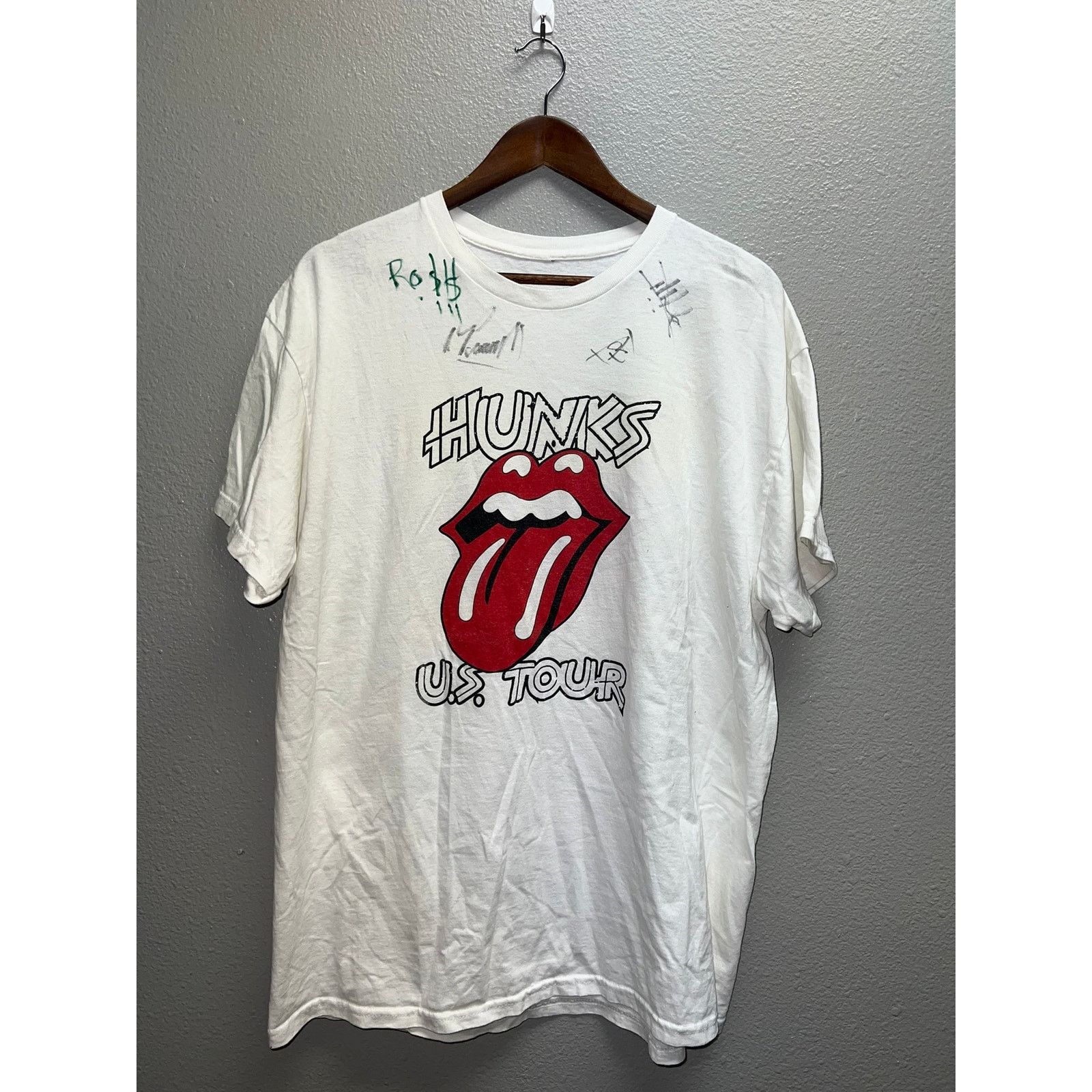 Vintage Vintage Hunks US Tour Shirt Tongue Logo White Band Tee XL Size US XL / EU 56 / 4 - 1 Thumbnail
