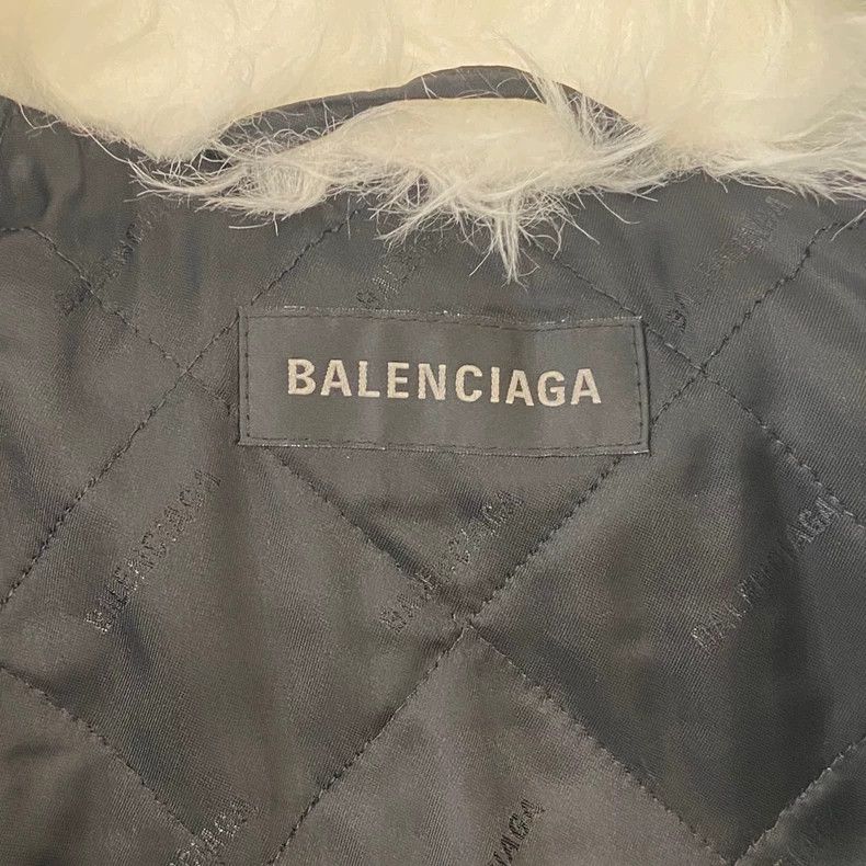 Balenciaga Balenciaga size 34 Bitcoin Teddy Coat Fur Size S / US 4 / IT 40 - 3 Thumbnail