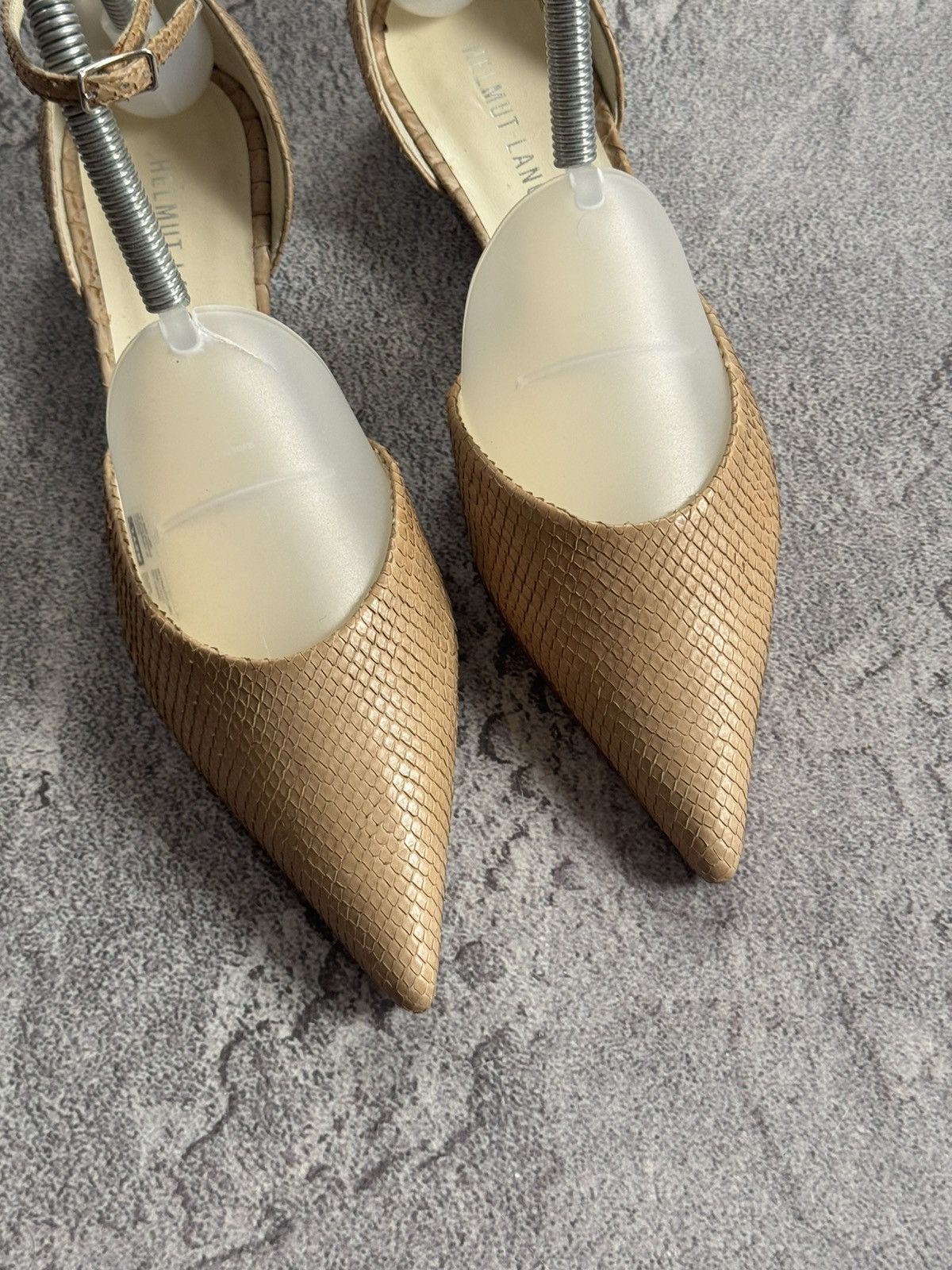 Helmut Lang Helmut Lang 35.5 textured leather pointed toe heels 👠- tan Size US 5.5 / IT 35.5 - 17 Thumbnail
