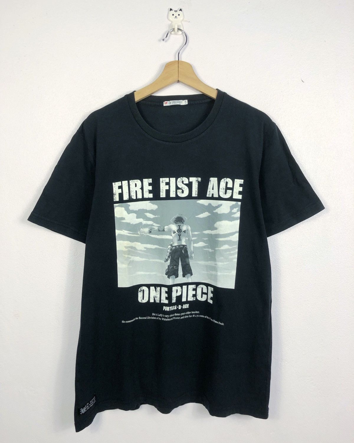 One Piece Uniqlo X One Piece Fire Fist Portgas D. Ace Anime Manga Tee Size US XL / EU 56 / 4 - 1 Thumbnail