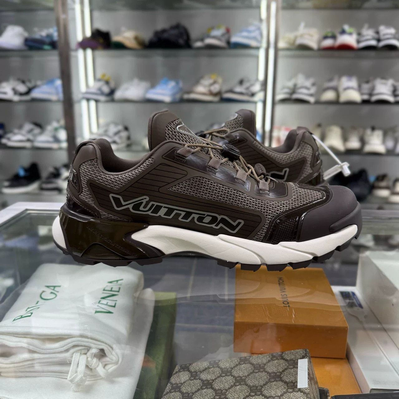 Louis Vuitton Louis Vuitton LV Runner SS25 Brown Sneakers Size US 10.5 / EU 43-44 - 4 Thumbnail
