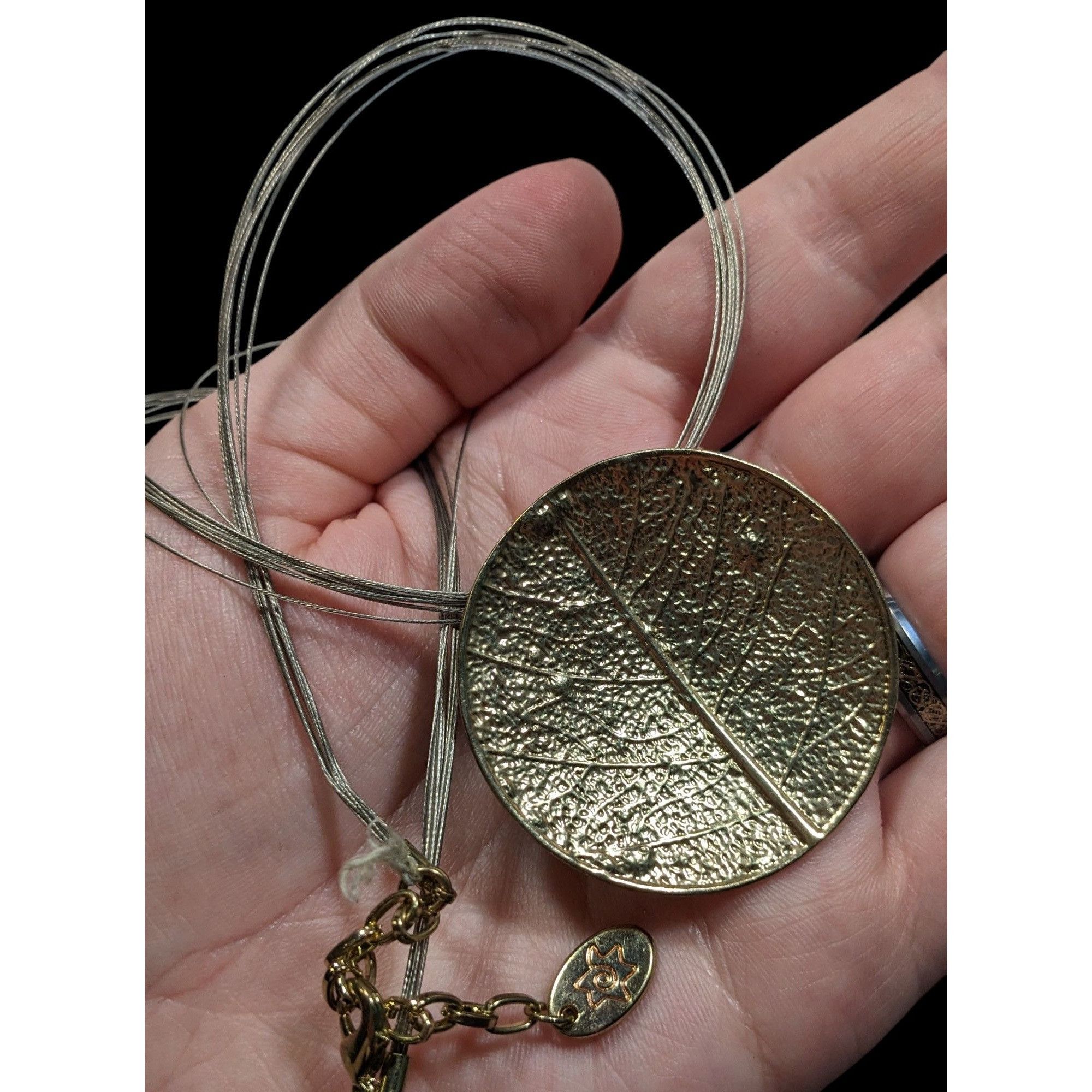 Other Caracol Leaf Embossed Gold Tone Pendant Necklace Size ONE SIZE - 4 Thumbnail
