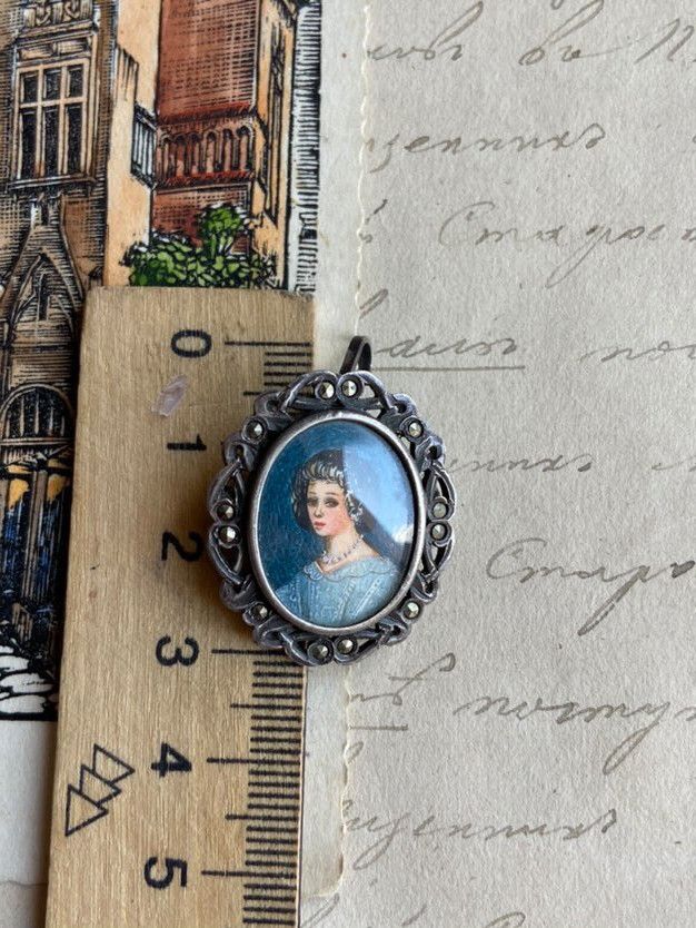 Jewelry × Vintage Vintage Silver 800 Pendant Brooch mini Portrait Signed Italy Size ONE SIZE - 3 Thumbnail