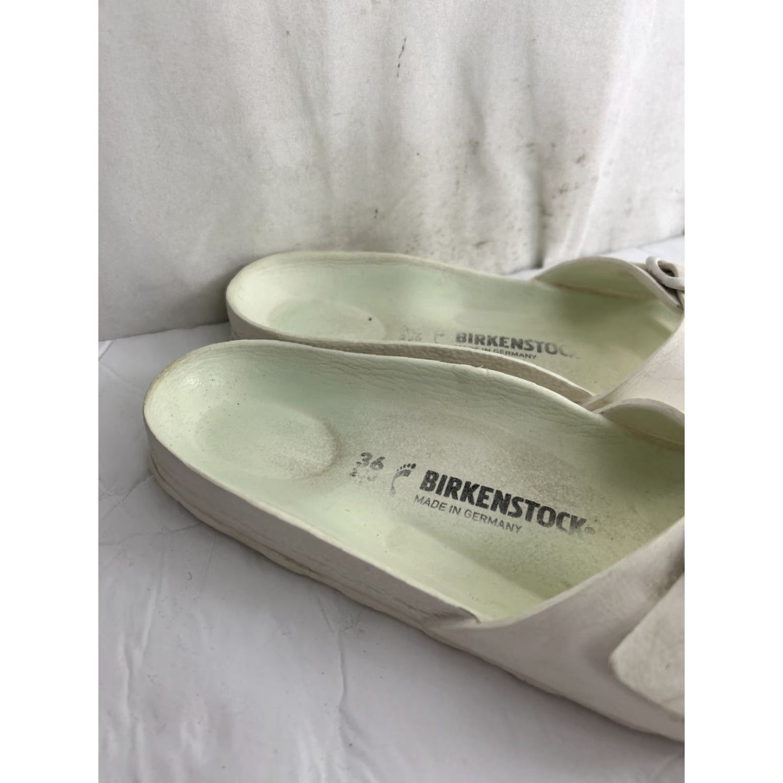 Birkenstock VINTAGE Birkenstock Madrid Sandal White Rubber Buckle 36 EU 5.5 US Womens Slip-On Weekender Shoes Size US 6 / IT 36 - 3 Thumbnail