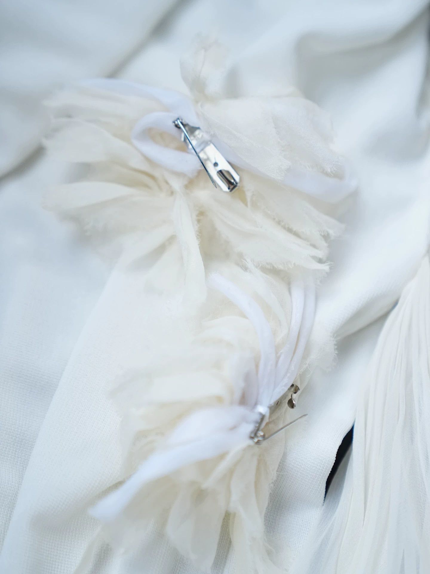 Moschino Moschino Couture White Silk Brooch Dress w/ Flowers & Ribbon Size M / US 6-8 / IT 42-44 - 7 Thumbnail
