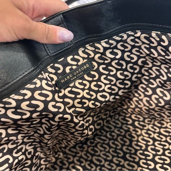 Marc Jacobs Marc Jacobs Black Saffiano Leather Luggage Tag Tote Bag Size ONE SIZE - 9 Thumbnail