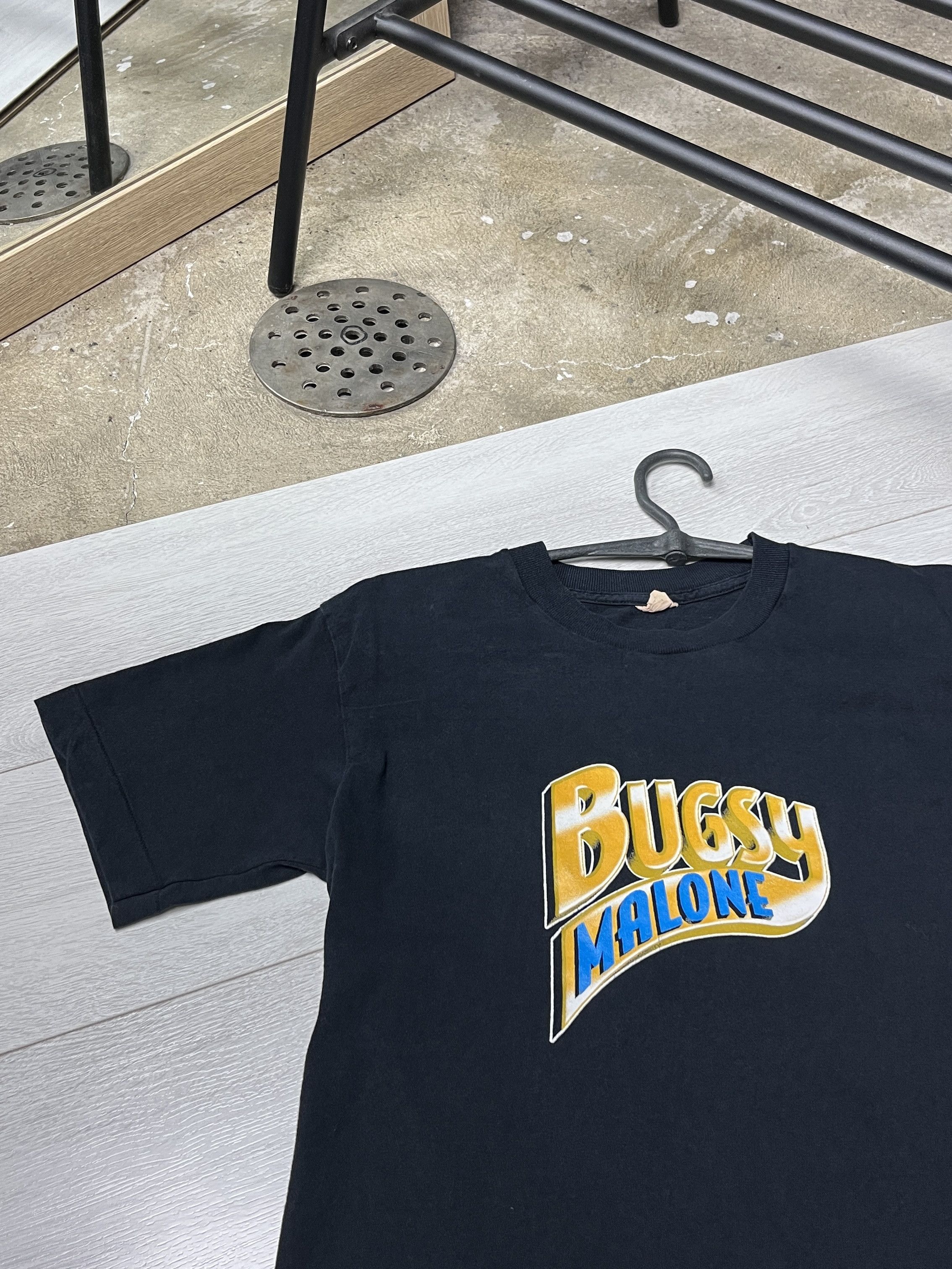 Vintage 1990s BUGSY MALONE MUSICAL COMEDY GRAPHIC TEE - № 978 Size US S / EU 44-46 / 1 - 2 Thumbnail