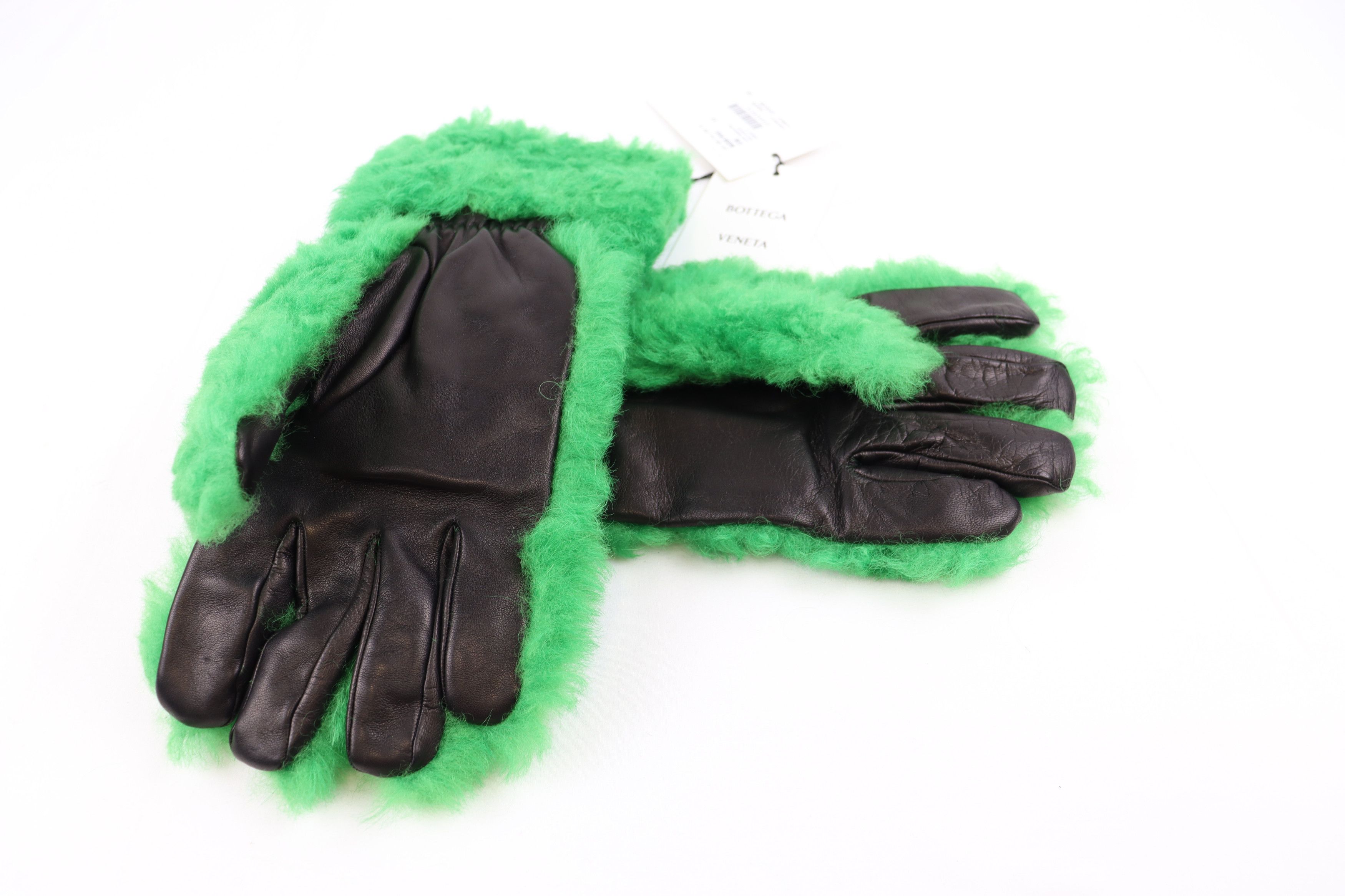 Bottega Veneta o1rshd10124 Size: 9.5 / Teddy Shearling Gloves in Parakeet Size ONE SIZE - 6 Thumbnail
