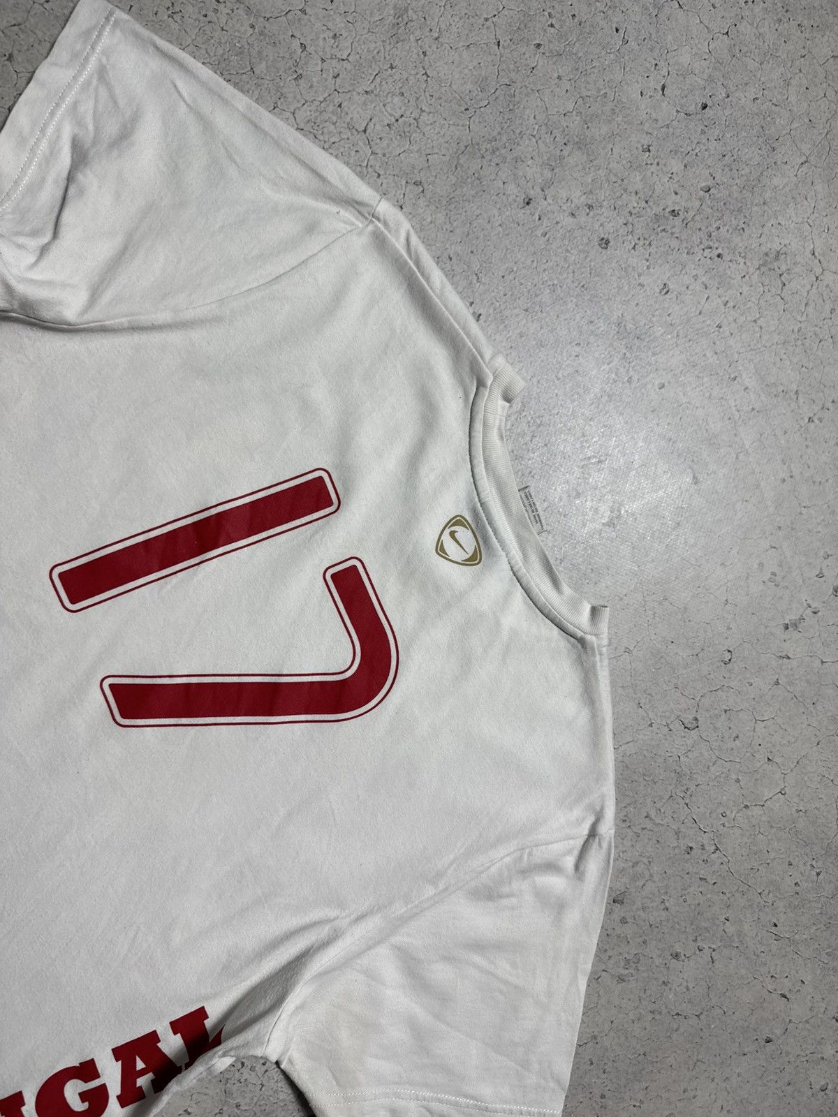 Nike Nike Portugal Team #17 Ronaldo Vintage Football Shirt Size US M / EU 48-50 / 2 - 13 Thumbnail