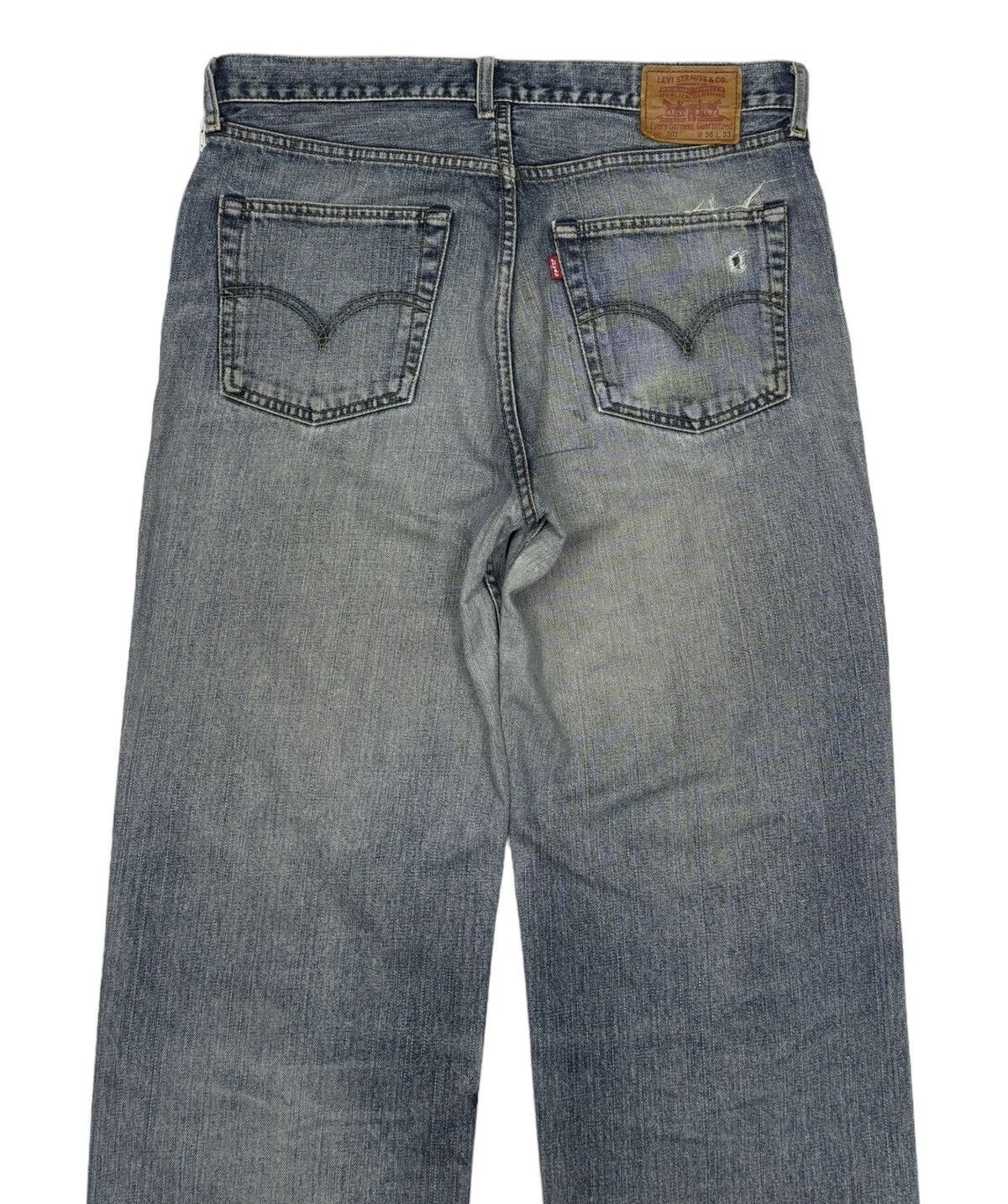 Levi's VINTAGE LEVIS 502 BLUE WASH BAGGY DISTRESS DENIM JEANS Size US 36 / EU 52 - 8 Thumbnail
