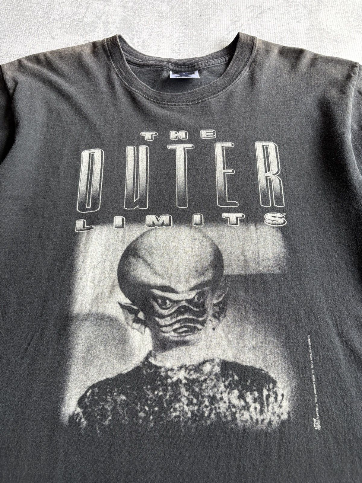 Band Tees Vintage 1997 The Outer Limits Tv Show Alien Tee Size US L / EU 52-54 / 3 - 3 Thumbnail