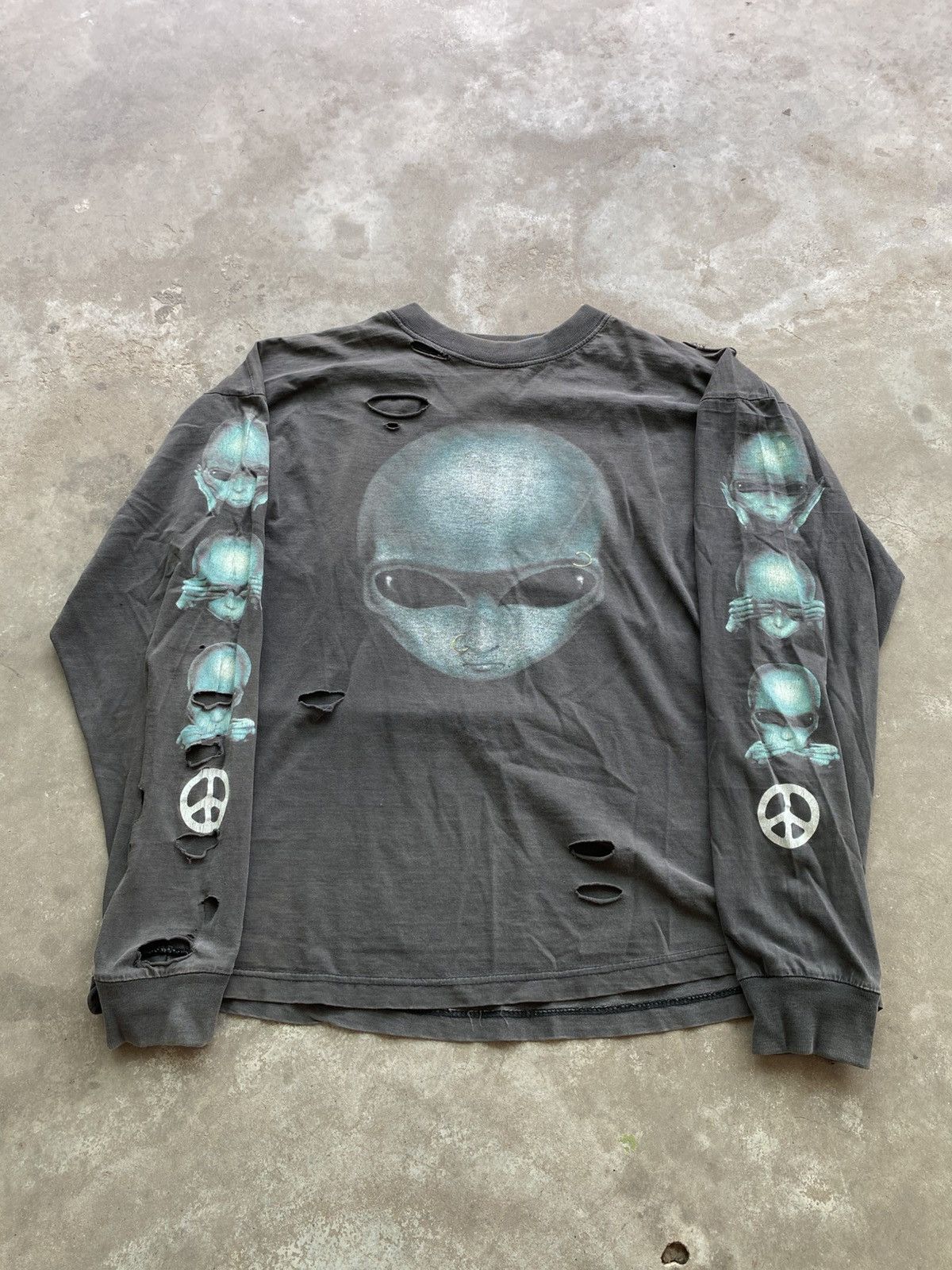 Vintage Sun faded & Distressed Alien 1996 L/S Size US L / EU 52-54 / 3 - 9 Thumbnail