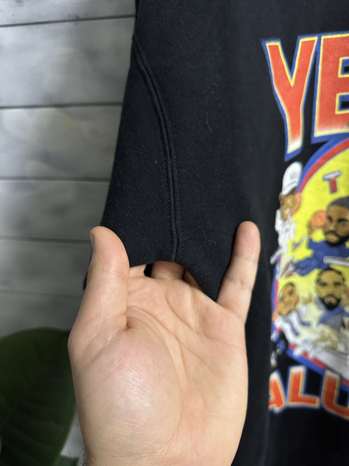Market Rare Sweatshirt Yeezy Alumni Chinatown Market Size US L / EU 52-54 / 3 - 7 Thumbnail