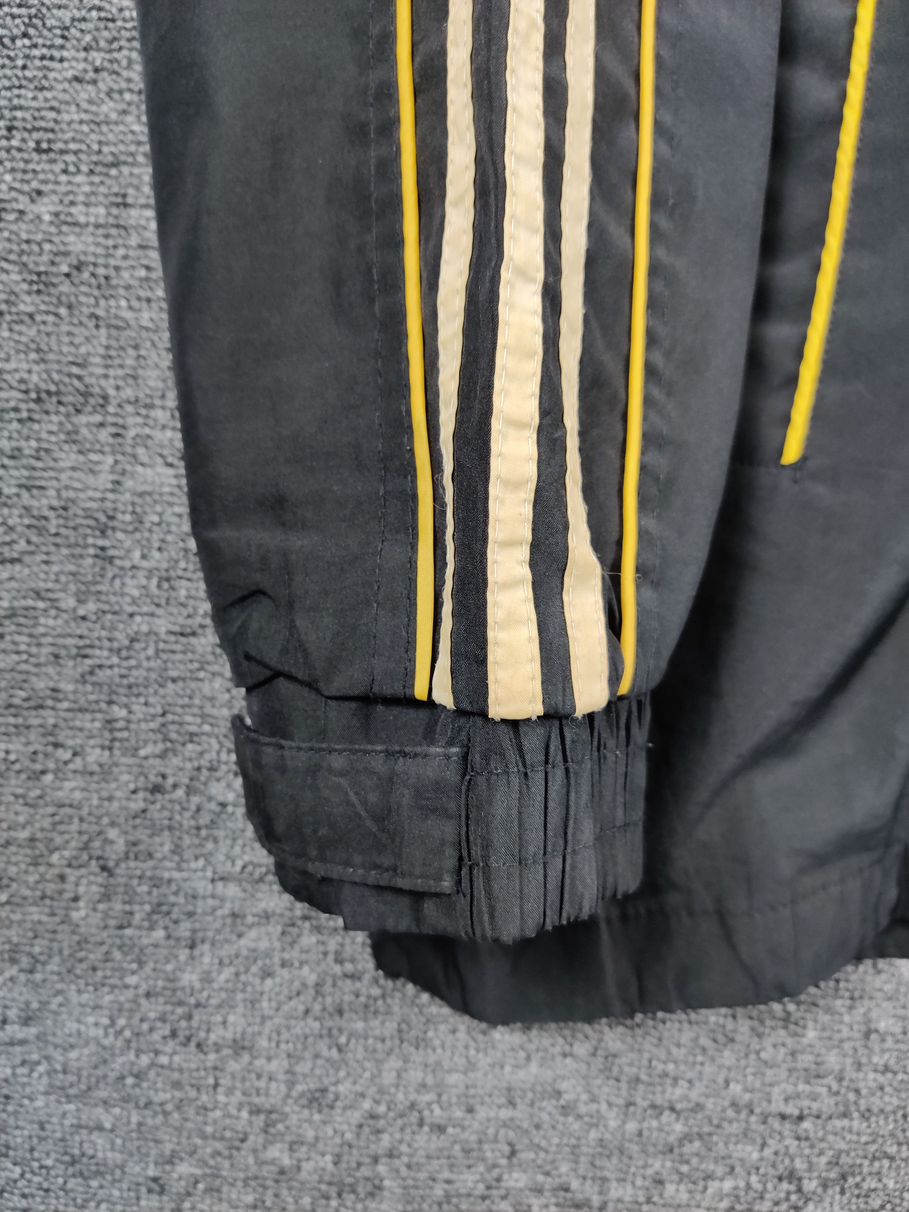 Adidas Vintage Adidas Windbreaker Light Jacket Size US XL / EU 56 / 4 - 7 Thumbnail