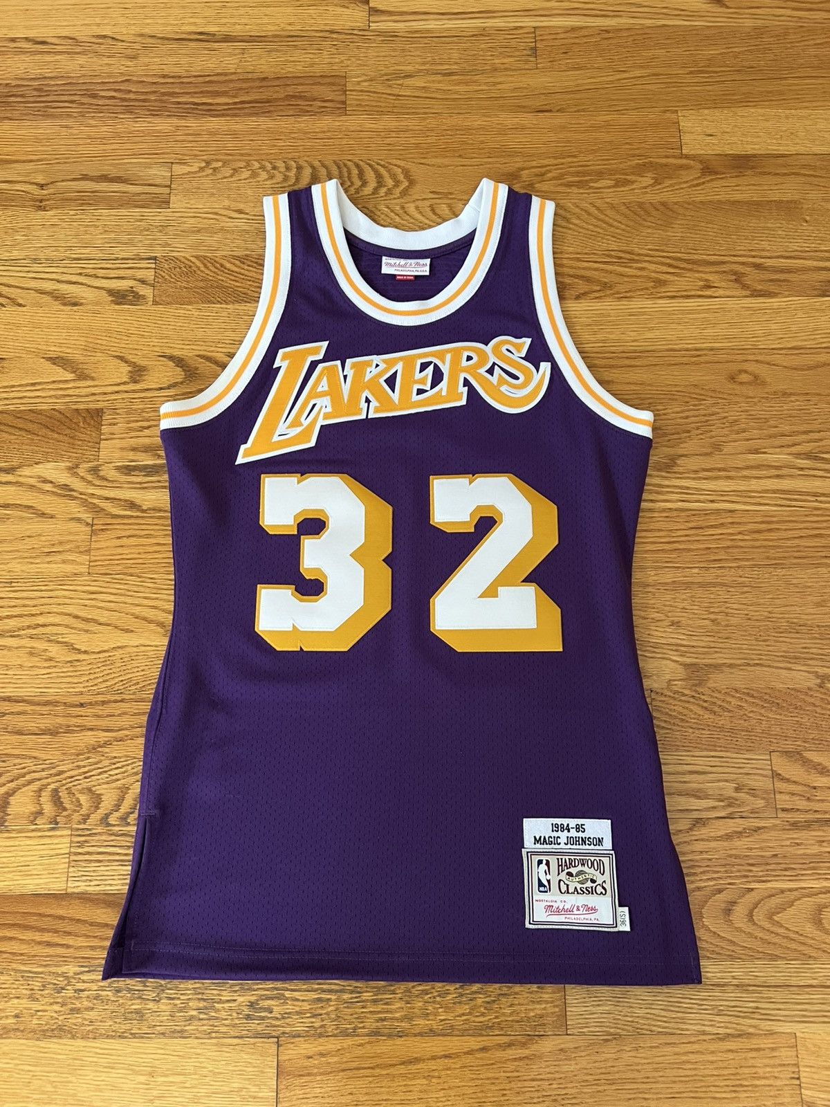 Mitchell & Ness Magic Johnson Purple Lakers 1984/85 Authentic Jersey Size US S / EU 44-46 / 1 - 3 Thumbnail