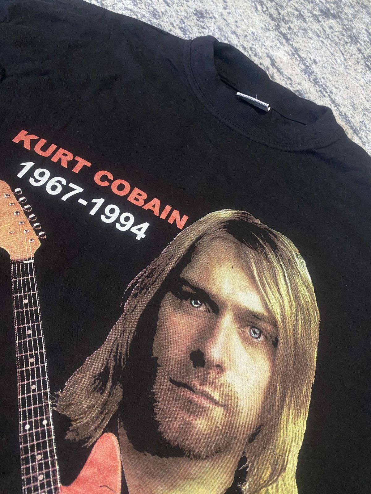 Vintage Nirvana kurt cobain portreit giutar ultra rare tee 00s/90s Size US L / EU 52-54 / 3 - 6 Thumbnail