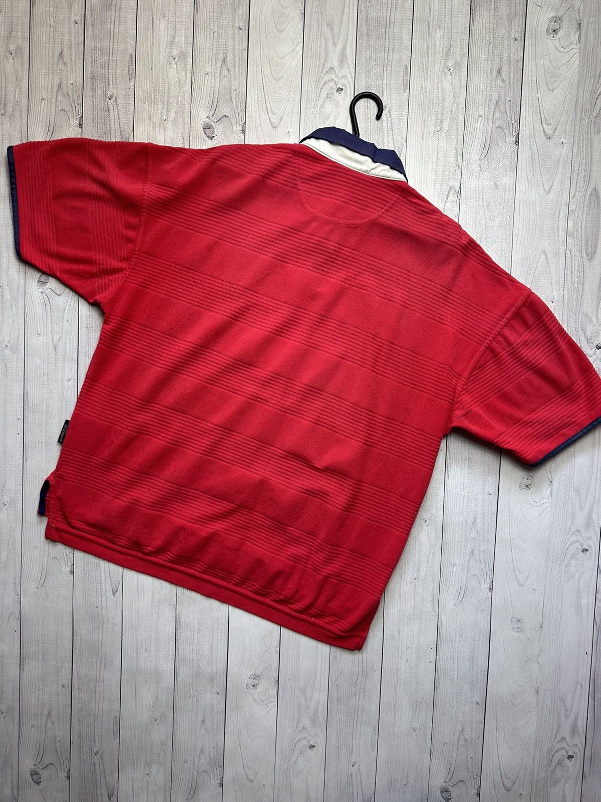 Umbro × Vintage Vintage England Umbro red soccer jersey size L Size US L / EU 52-54 / 3 - 10 Thumbnail