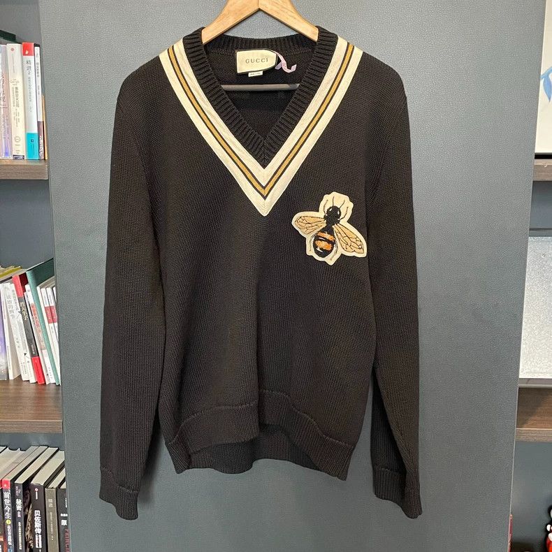 Gucci Gucci Little bee embroidered v-neck sweater 2501-Nextarrow Size US L / EU 52-54 / 3 - 1 Thumbnail