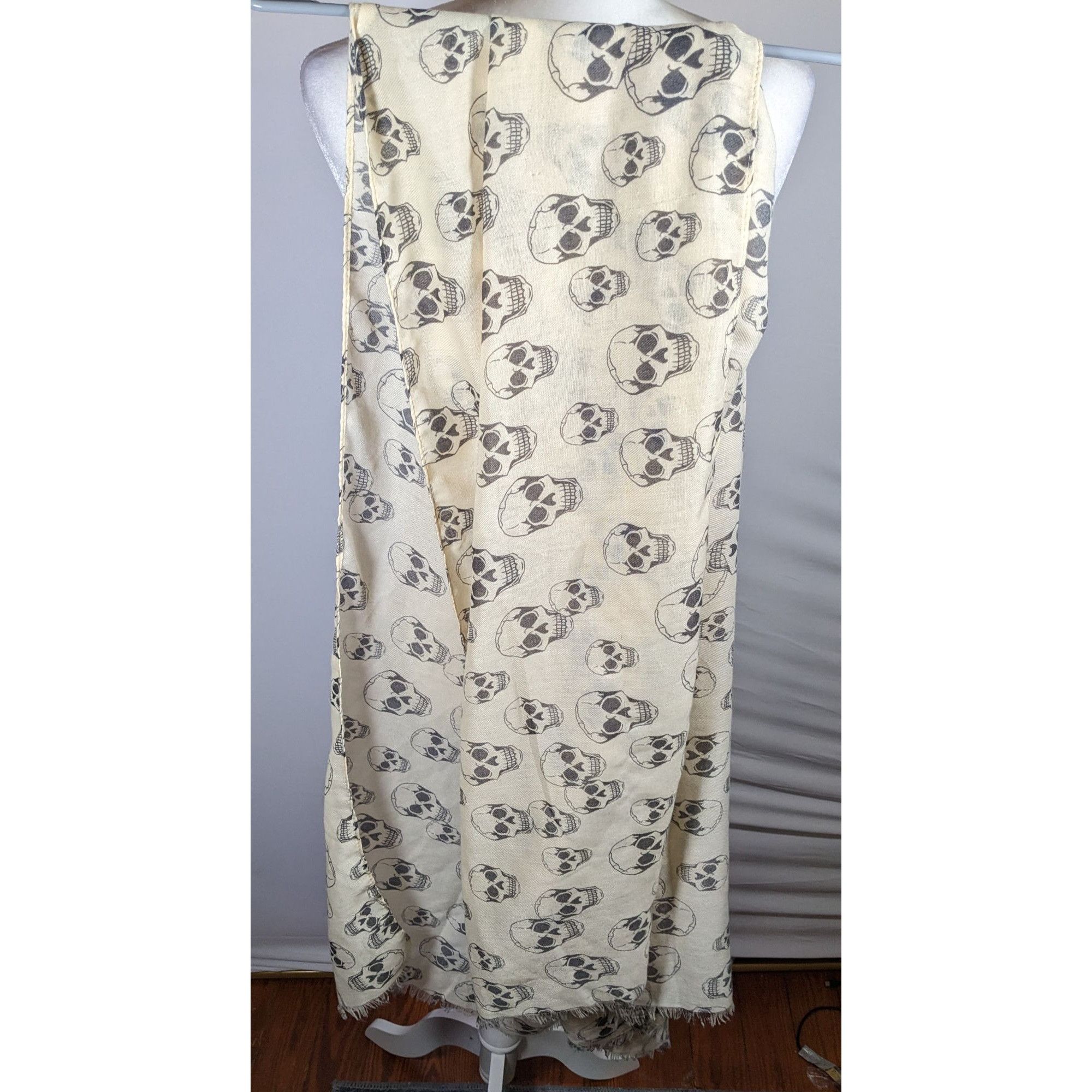 Other Gothic Halloween Skull Print Cream And Black Scarf/Shawl/Wra Size ONE SIZE - 8 Thumbnail
