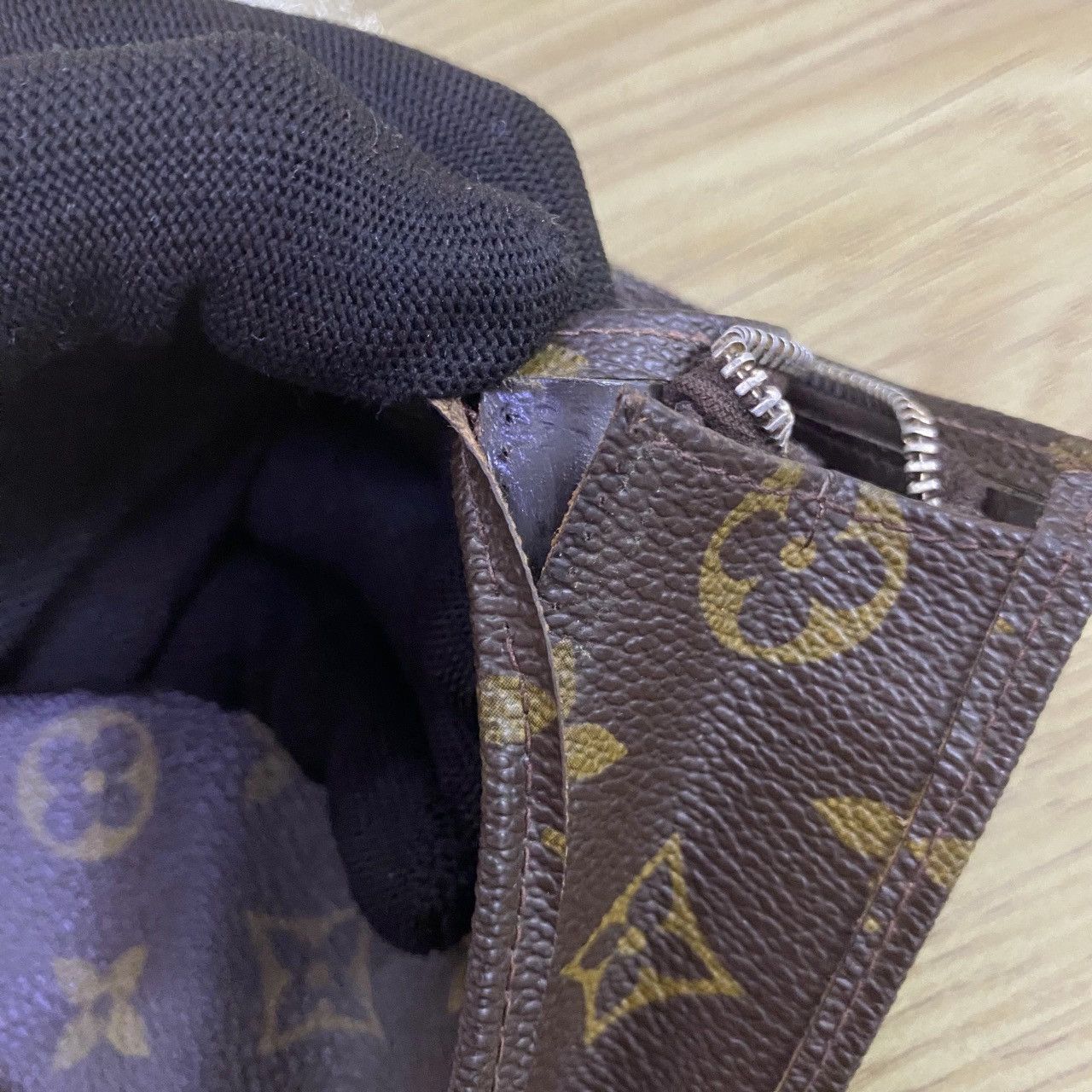Louis Vuitton LV Monogram Clutch Vintage 1983 – ECLAIR Zip – France Size ONE SIZE - 15 Thumbnail