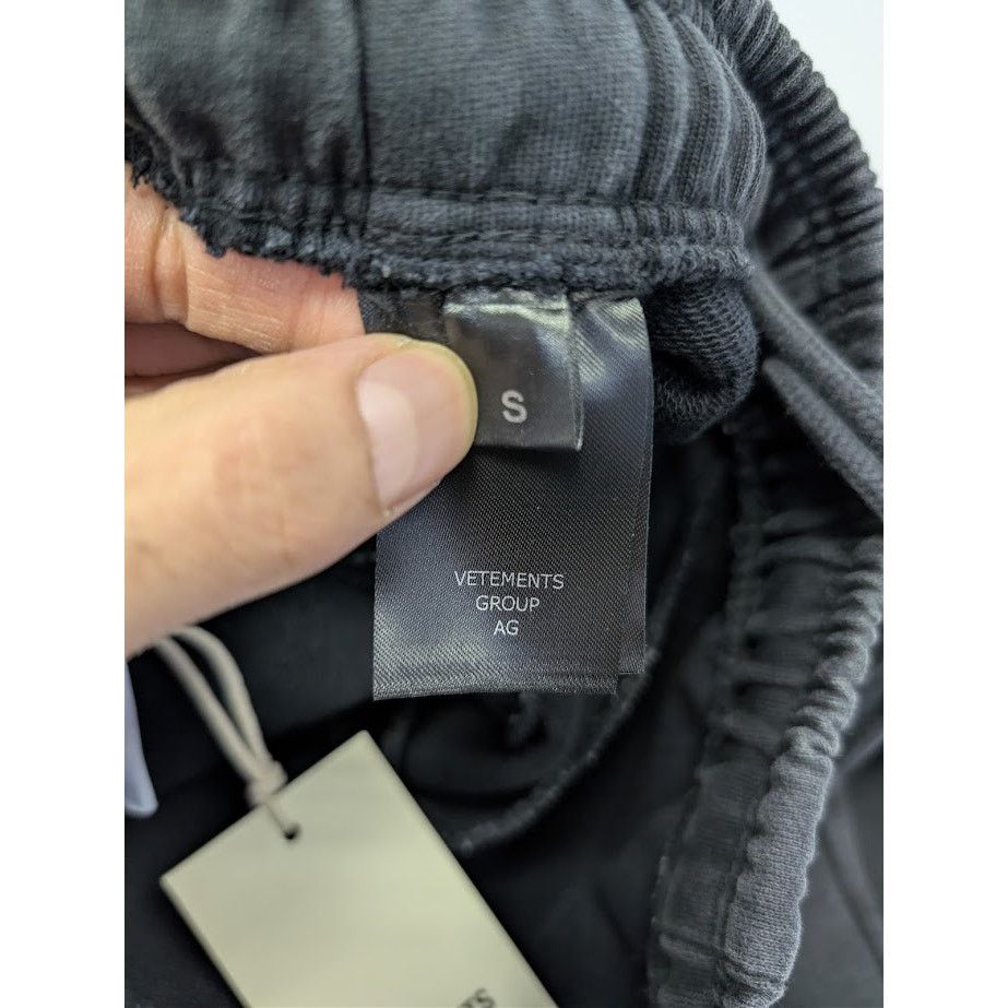Vetements o1rshd1 Sweatpants & Joggers in Black Size US 30 / EU 46 - 19 Thumbnail