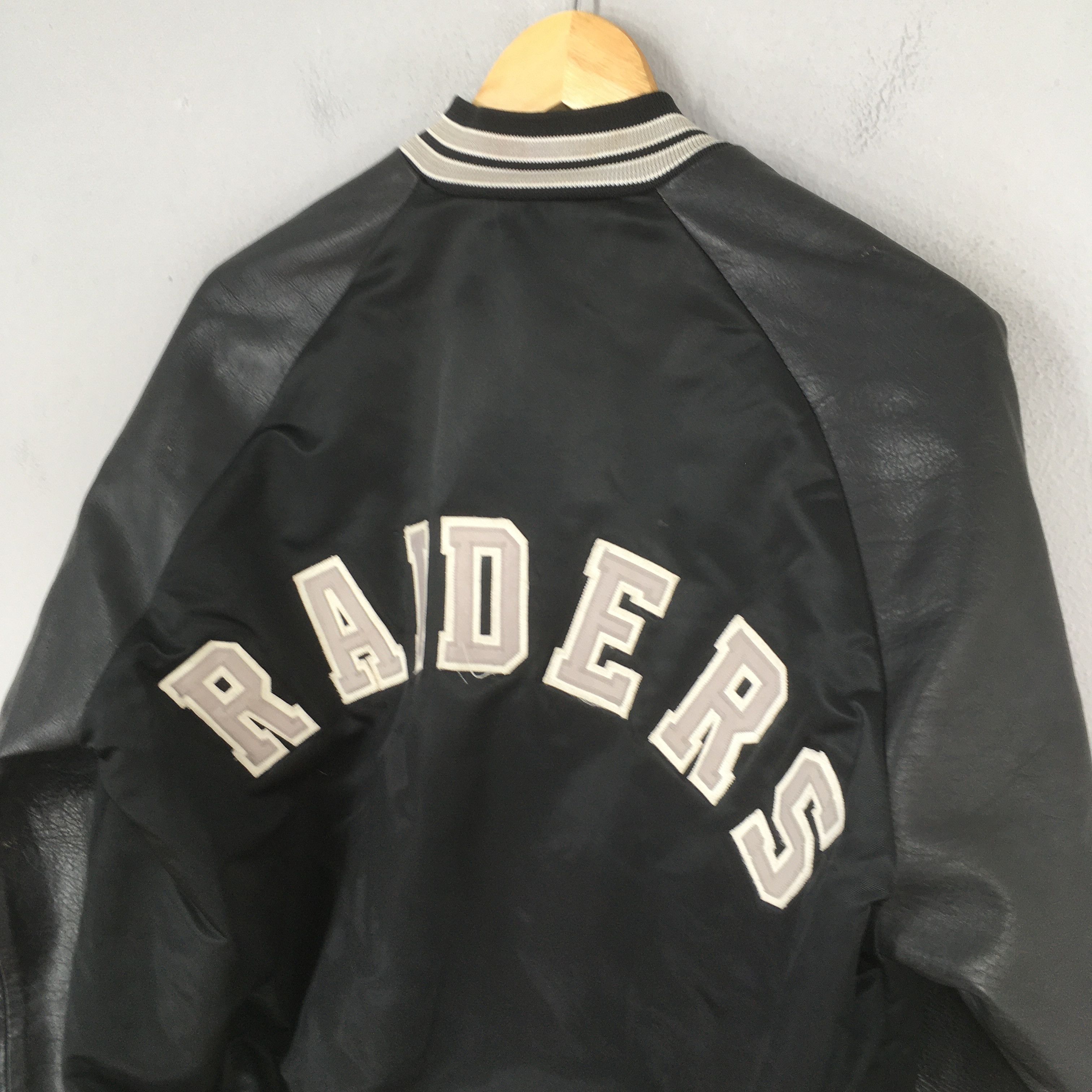 MLB Vintage Oakland Raiders NFL Bomber Satin Jacket M Size US M / EU 48-50 / 2 - 11 Thumbnail