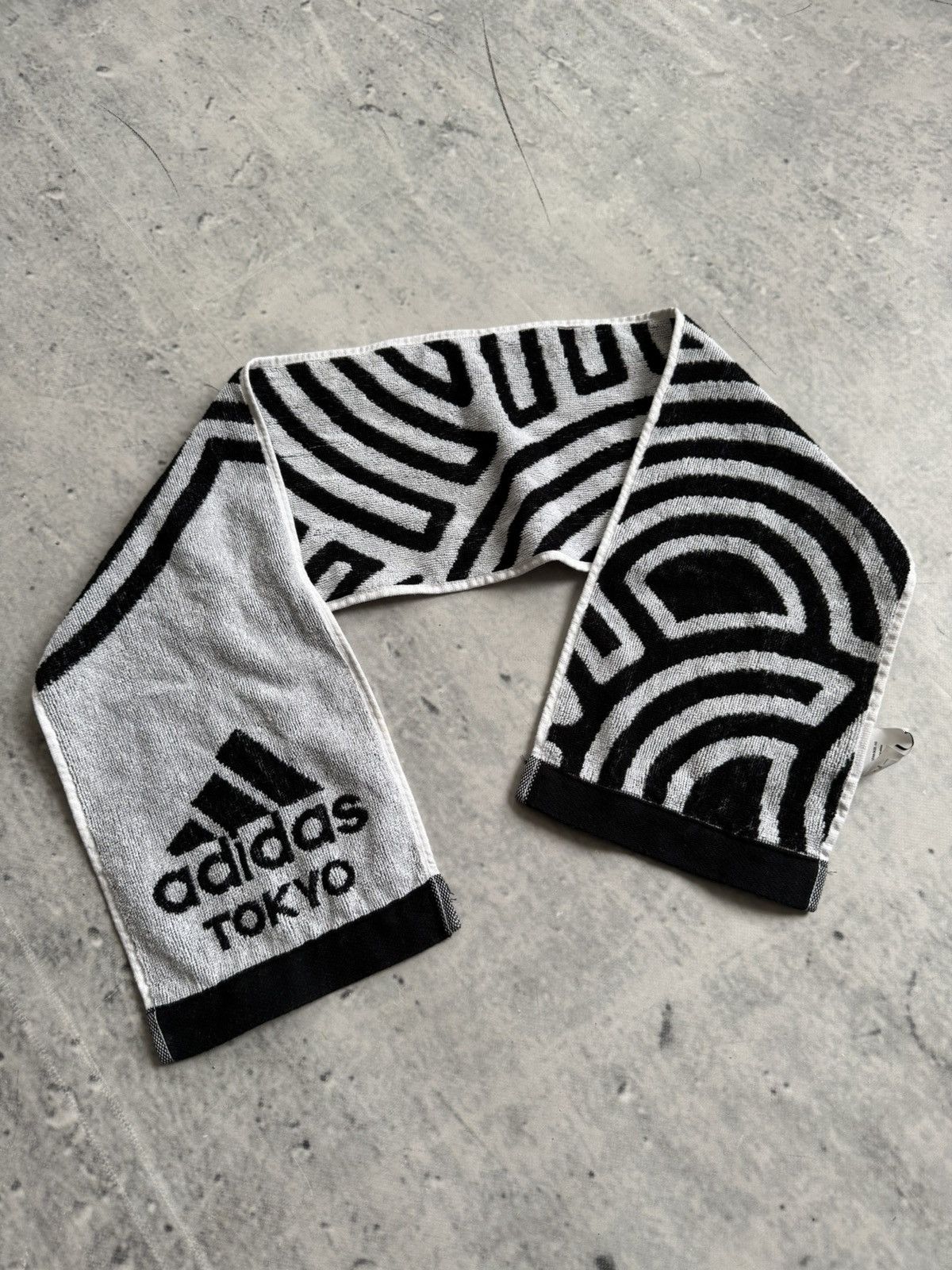 Vintage Adidas Tokyo rare scarf streetwear towel Size ONE SIZE - 1 Thumbnail