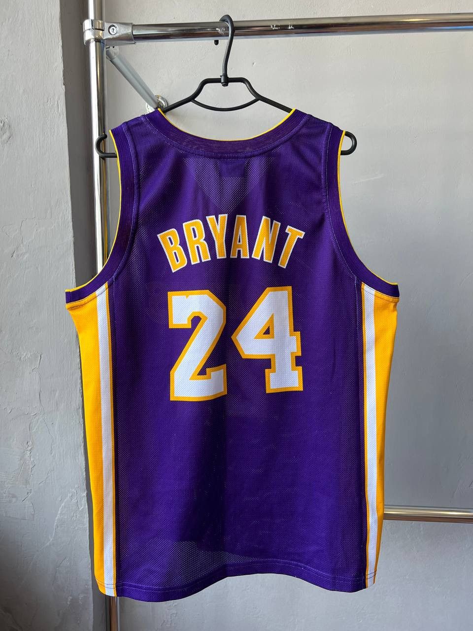 NBA VINTAGE LOS ANGELES LAKERS #24 BASKETBALL CHAMPION JERSEY L Size US L / EU 52-54 / 3 - 12 Thumbnail