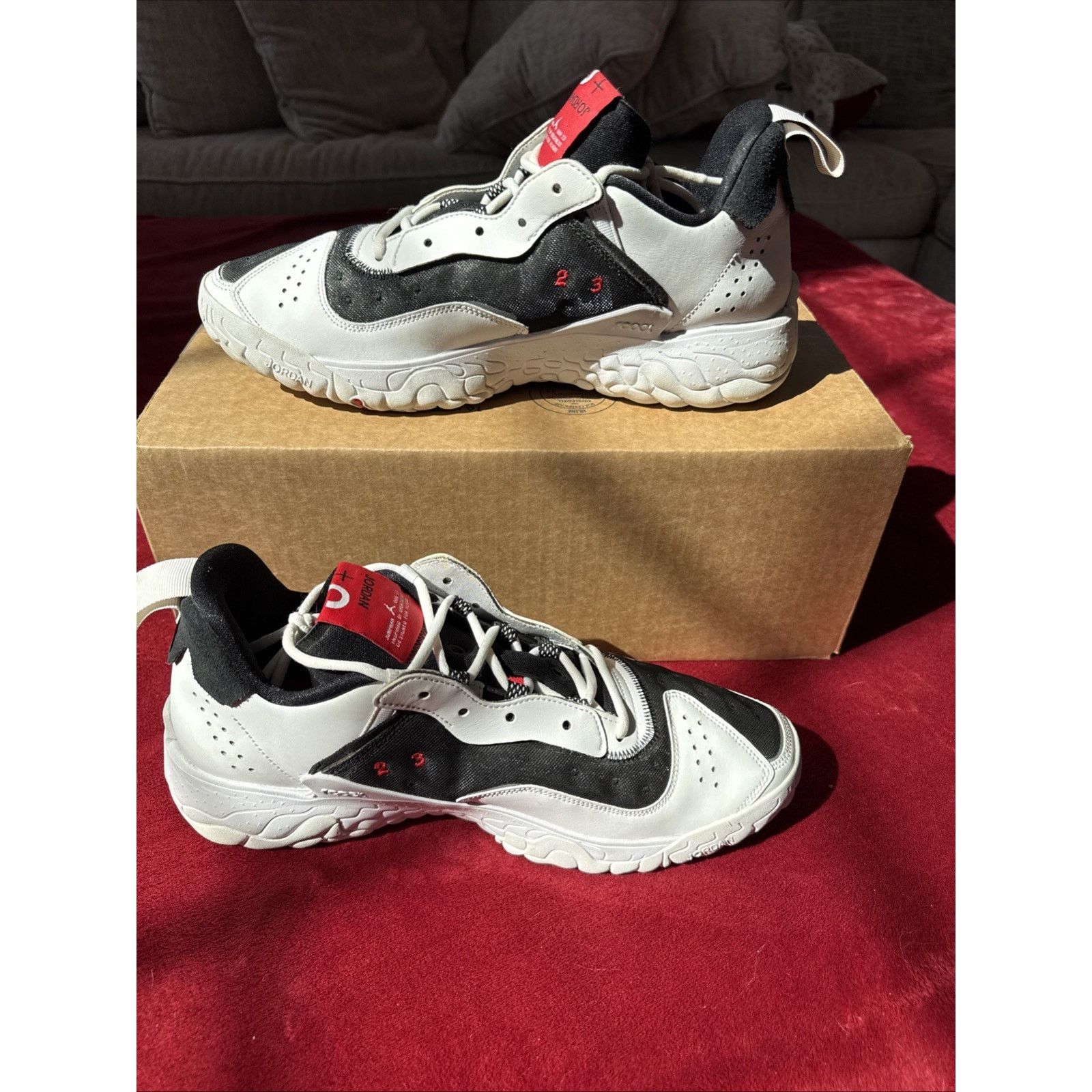 Jordan Brand Jordan Delta 2 Chicago Bulls Black White Red Low Top Size US 13 / EU 46 - 4 Thumbnail