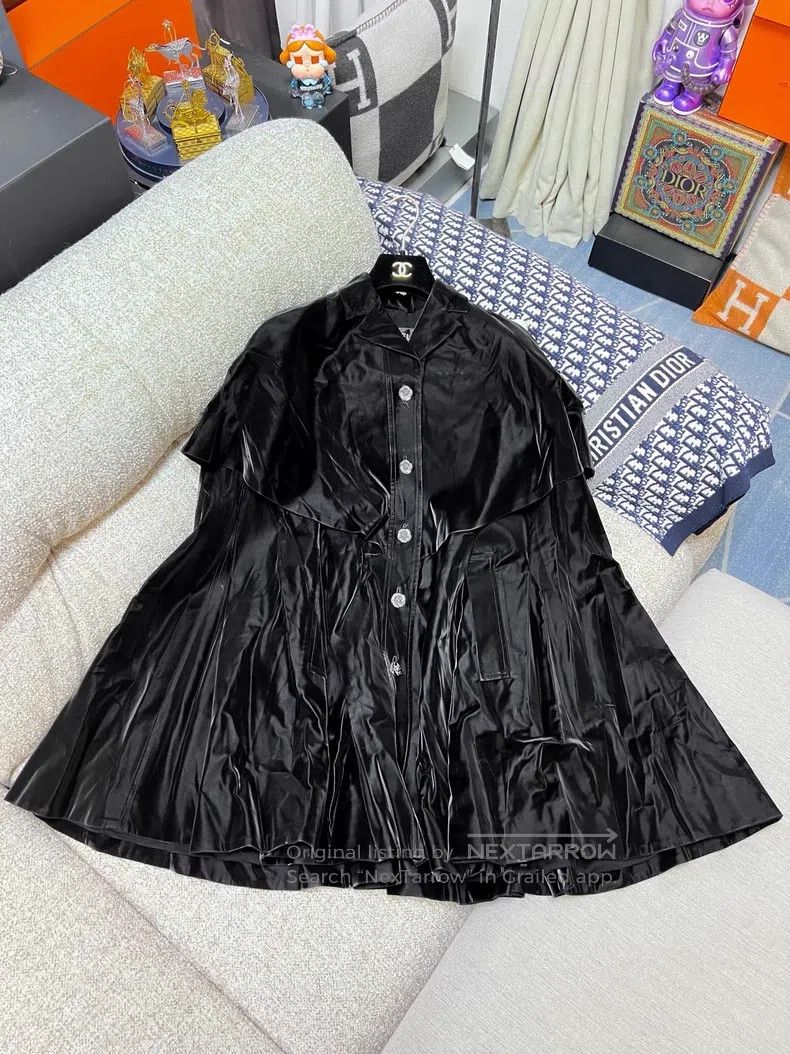 Chanel Chanel Double-layer technology fabric camelia button windb Size XXS / US 00 / IT 34 - 2 Thumbnail