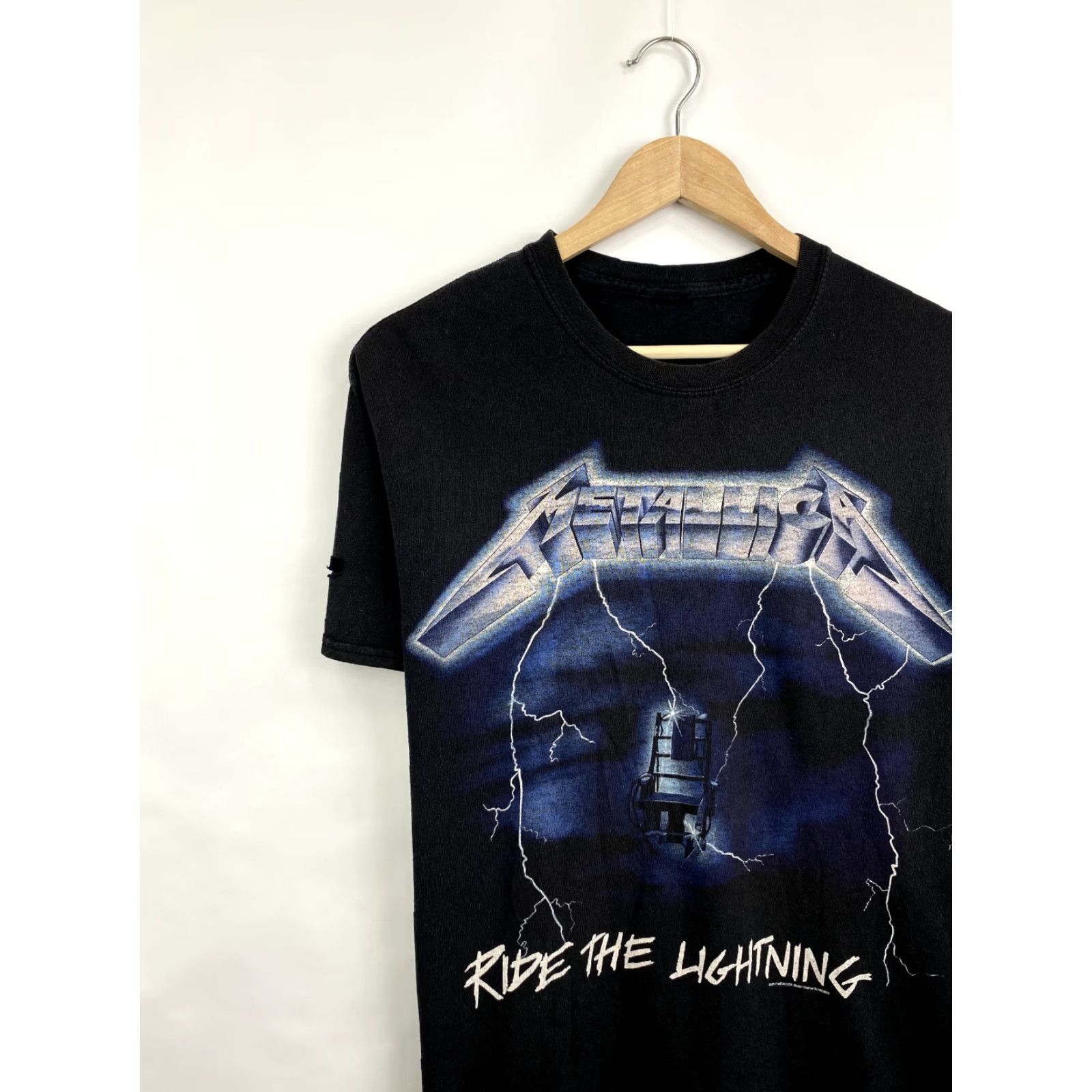 Gildan Vintage Metallica Ride the Lightning rare retro T-Shirt M Black Mens XS? Size US M / EU 48-50 / 2 - 3 Thumbnail