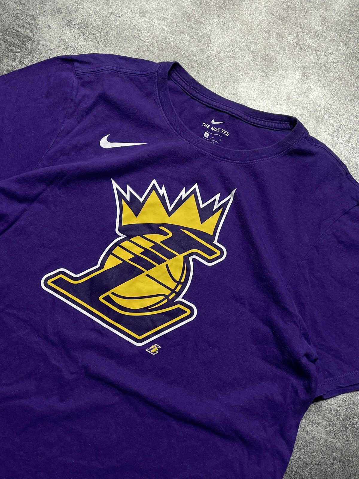 Nike × Vintage Nike Lakers T-Shirt Spellout Big Logo Rare Hype Basketball Size US M / EU 48-50 / 2 - 2 Thumbnail