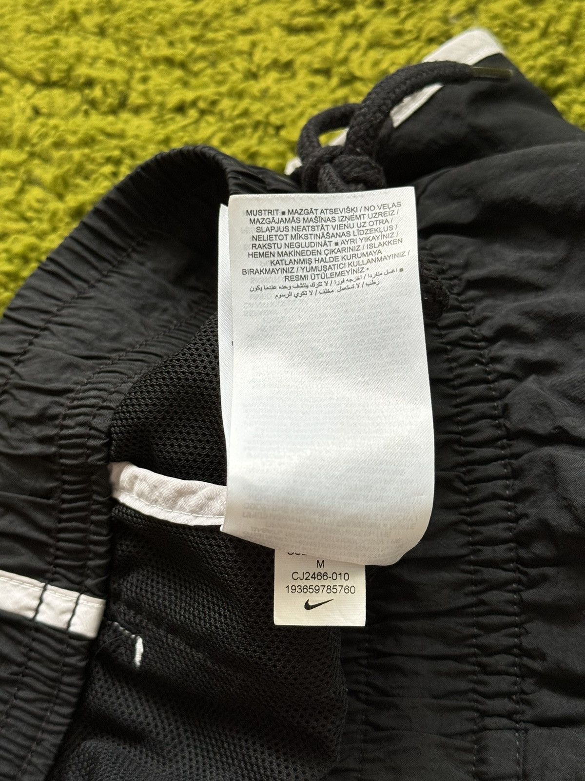 Designer × Nike Nike nylon black shorts Size 26" / US 2 / IT 38 - 8 Thumbnail