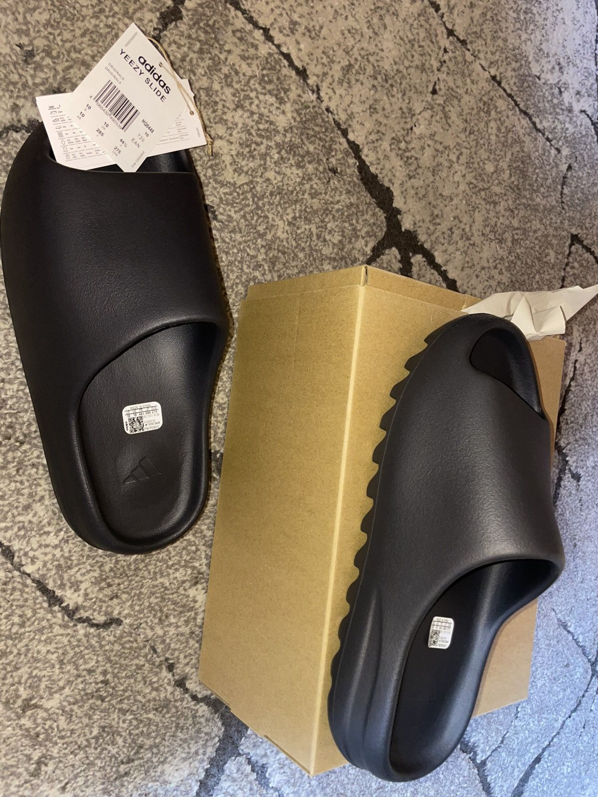 Yeezy Yeezy Slide Onyx US10/EU44,5 Size US 10 / EU 43 - 1 Thumbnail