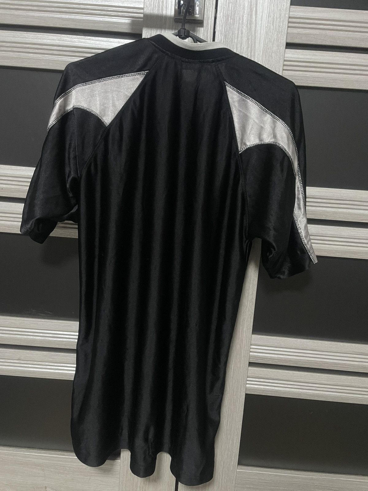 Fubu 90s Vintage Fubu Embroidered Center Logo T Shirt Streetwear Size US XL / EU 56 / 4 - 7 Thumbnail