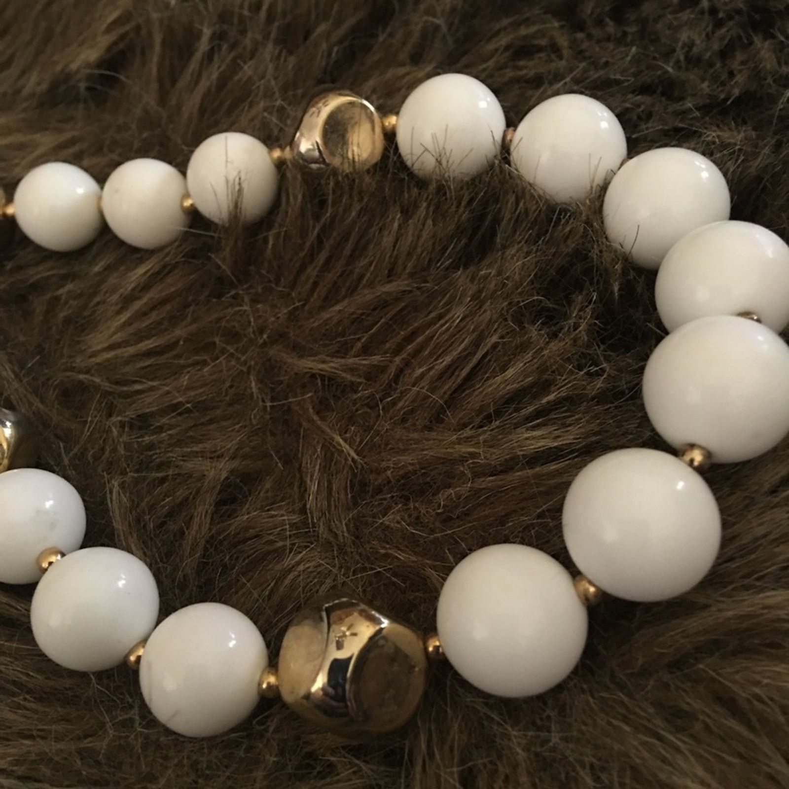 Vintage Vintage white and gold tone chunky bead necklace Size ONE SIZE - 8 Thumbnail