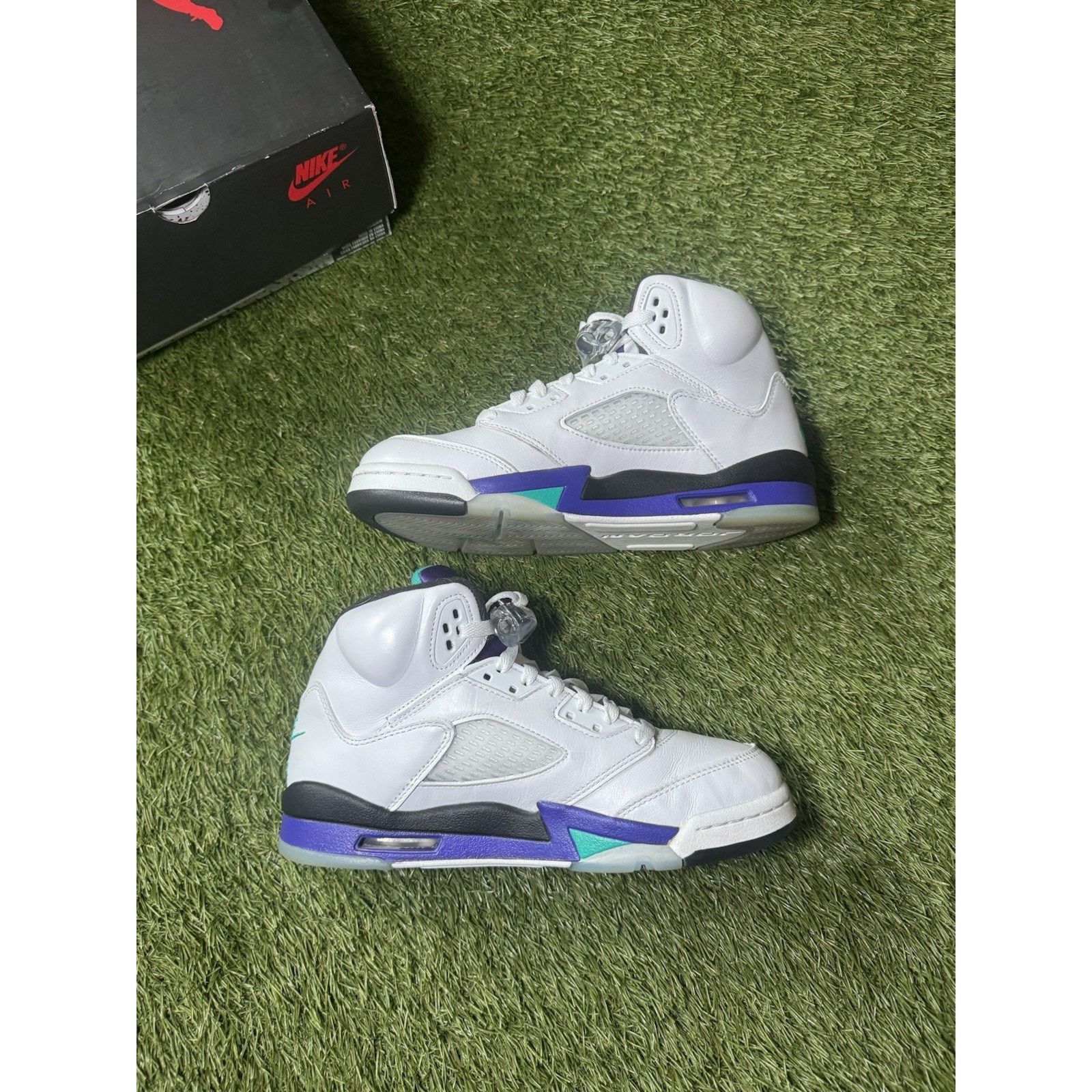 Jordan Brand Air Jordan 5 Retro 2025 Grape Size 7y / 8.5 Women’s Size US 7 / EU 40 - 2 Thumbnail