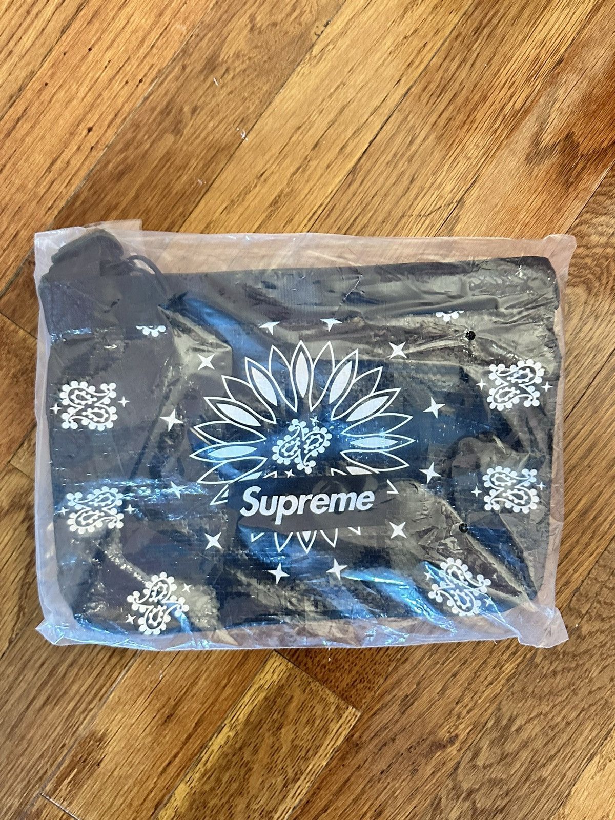 Supreme Supreme Bandana Tarp Side Bag Paisley Black Size ONE SIZE - 3 Thumbnail