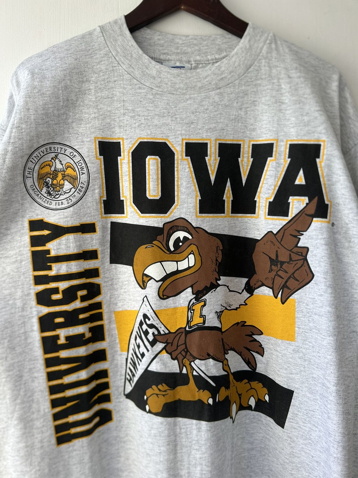 Vintage Vintage 1990s NCAA Iowa University Hawkeyes Tee Size US L / EU 52-54 / 3 - 2 Thumbnail