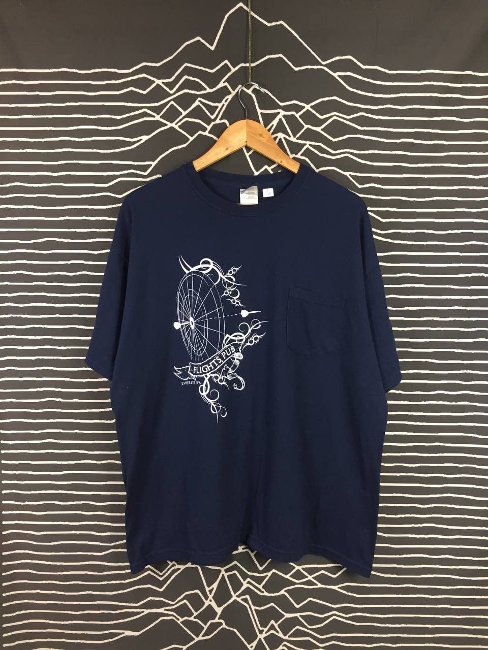 Gildan × Vintage Vtg FLIGHTS Pub Everett Washington Pocket Tee Size US XL / EU 56 / 4 - 1 Thumbnail