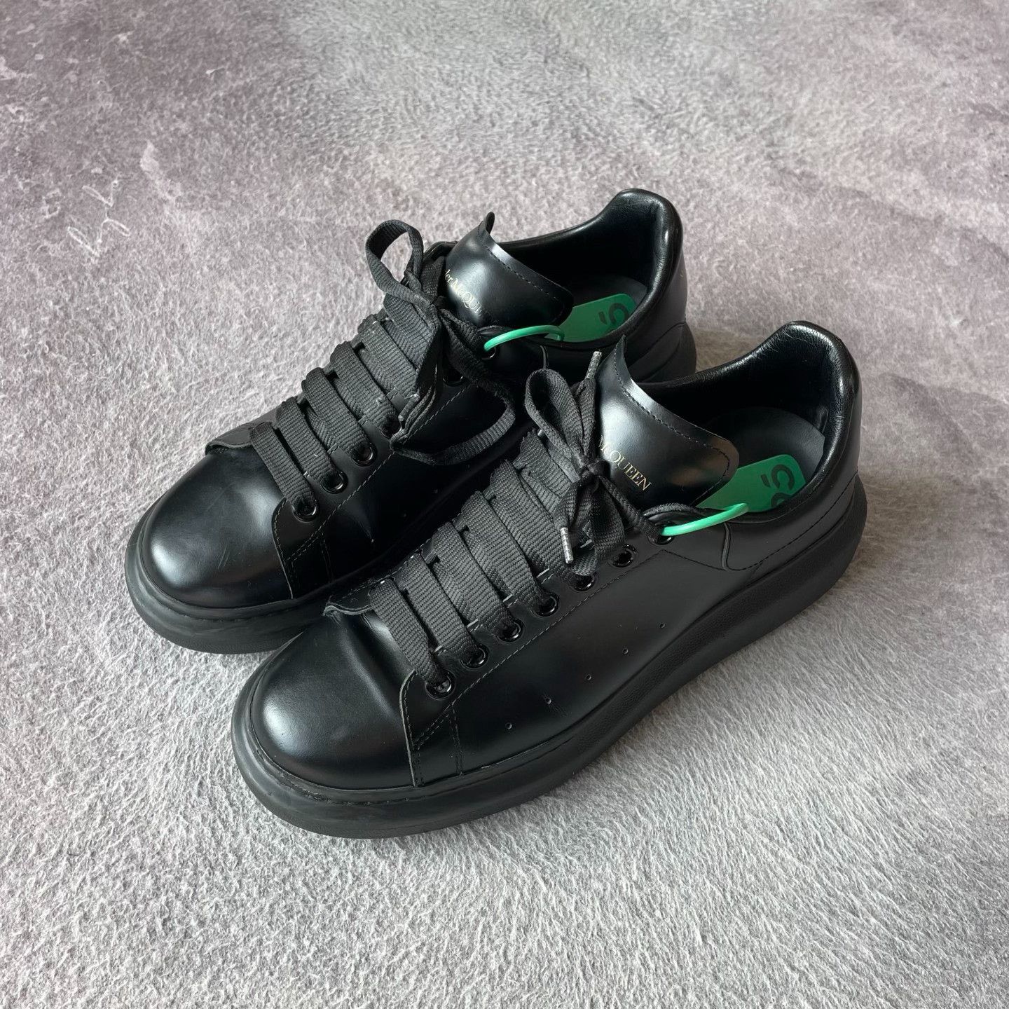 Alexander McQueen Alexander McQueen Black Lowtop Sneakers 43 Men Size US 10 / EU 43 - 1 Thumbnail