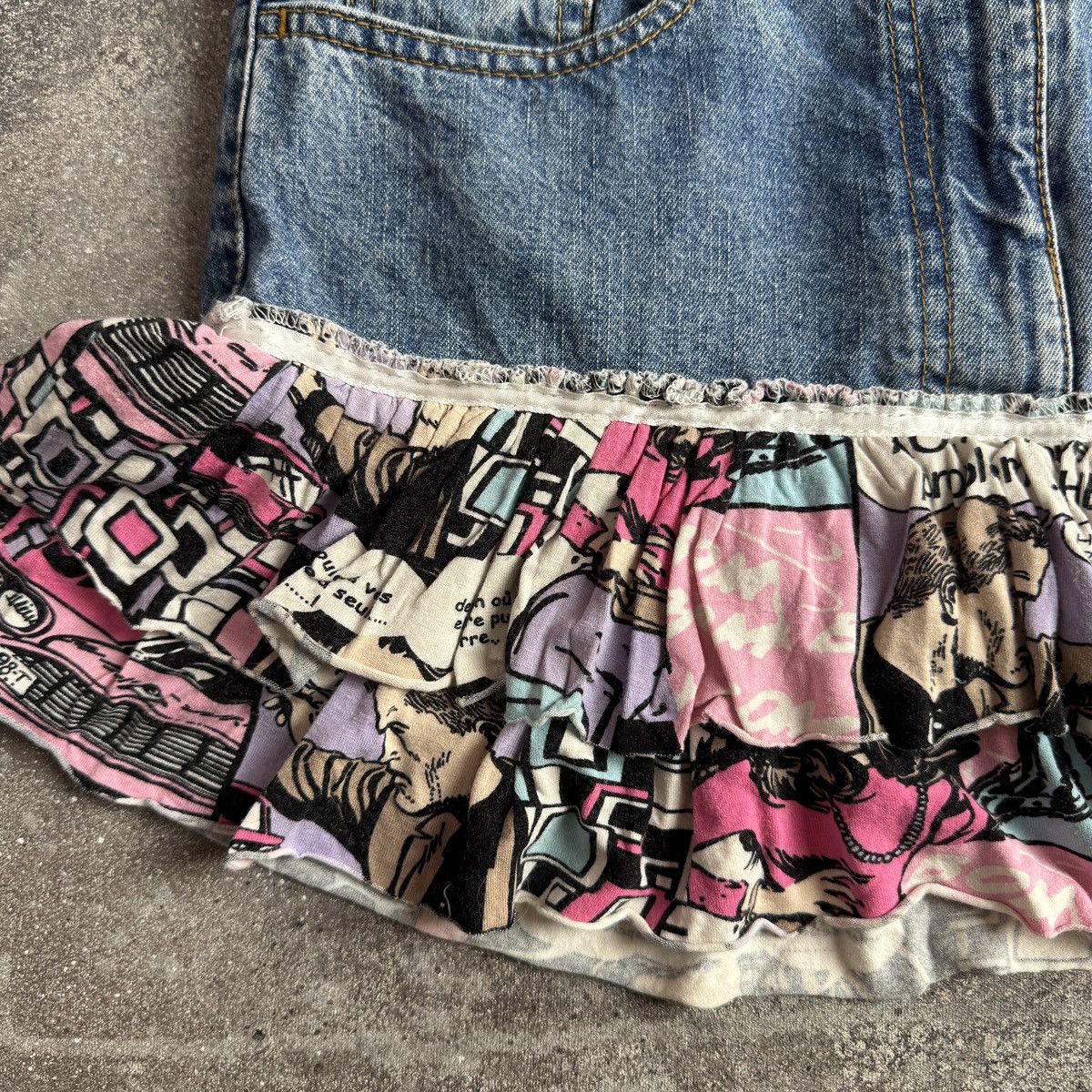 Hysteric Glamour Y2K Glam Comic Print Low Rise Ruffle Denim Mini Skirt Size 27" / US 4 / IT 40 - 9 Thumbnail
