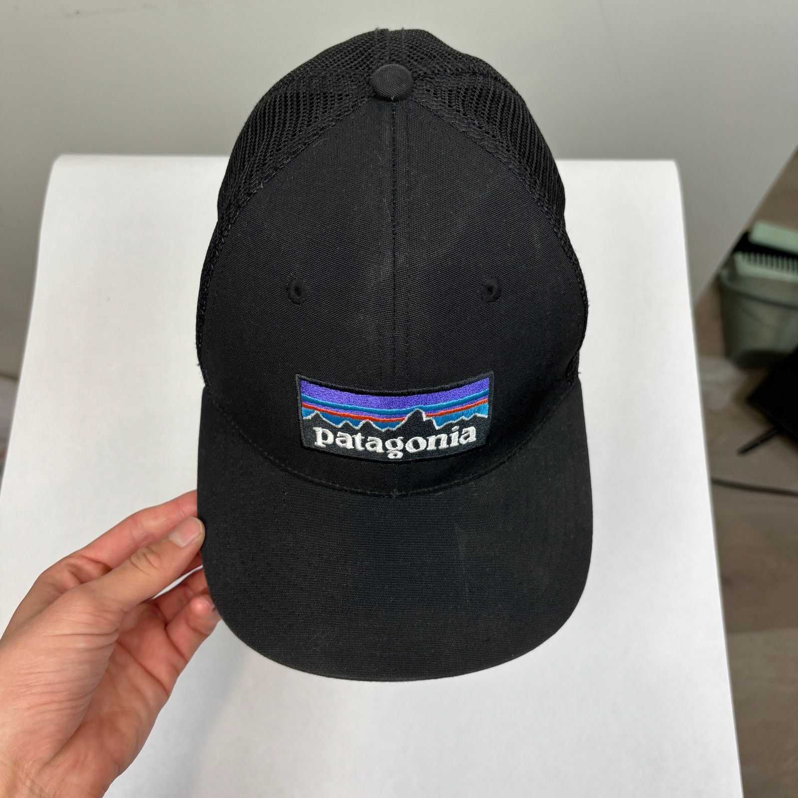 Patagonia Patagonia P-6 Logo Mesh Trucker Hat Snapback Gorpcore Size ONE SIZE - 7 Thumbnail