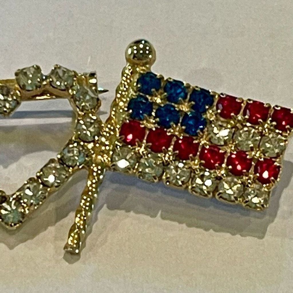 Other Vintage Patriotic Crystal Brooch I Love USA Rhinestone Pin Size ONE SIZE - 3 Thumbnail