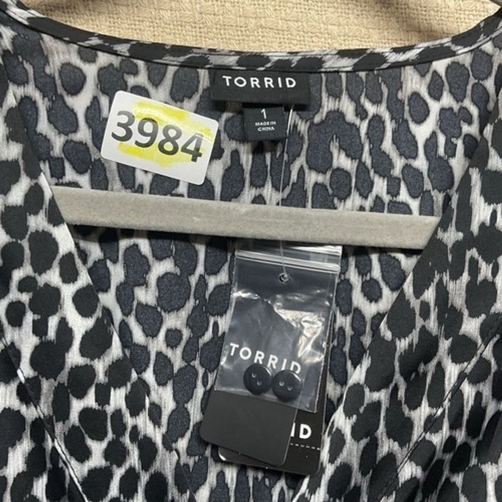 Torrid NWT Torrid Peplum Satin Long Slv. ButtonFront Blouse Women 1 Size ONE SIZE - 2 Thumbnail