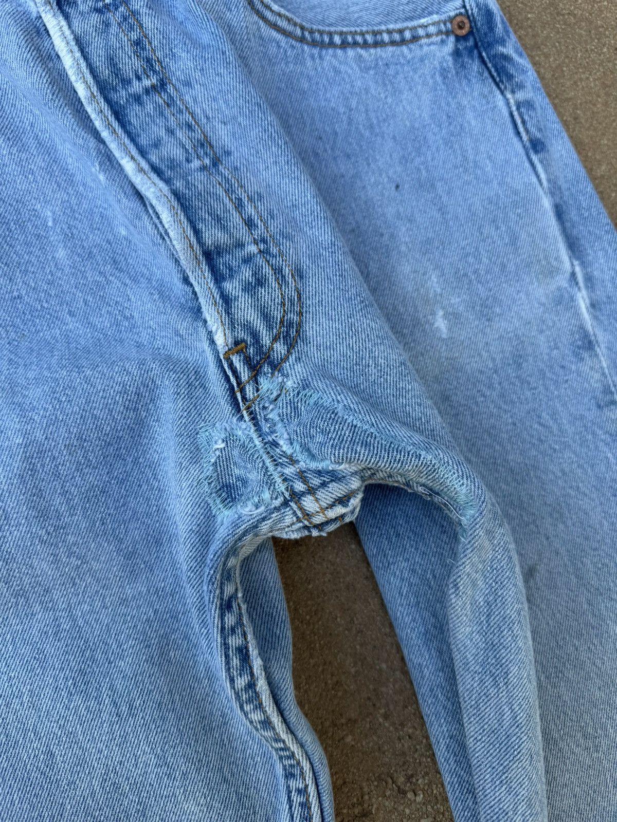 Levi's Vtg 90s Levi’s 501xx Buttonfly Straight Denim Jeans 33x29 Size US 33 - 5 Thumbnail