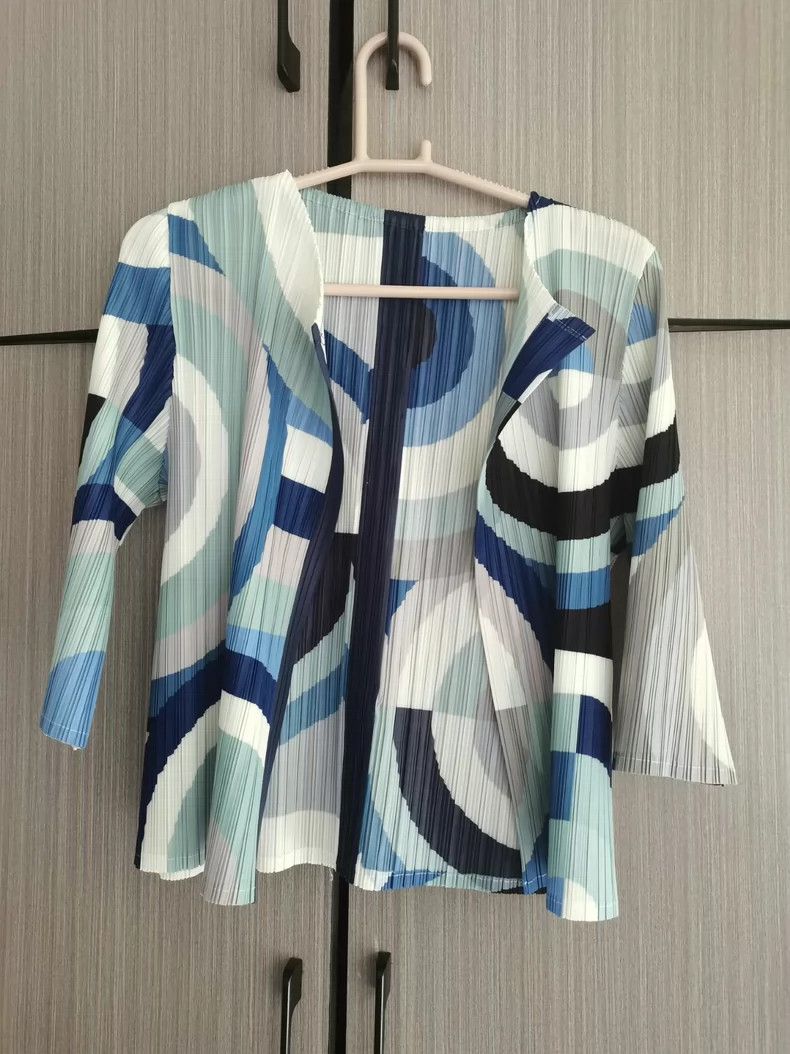 Issey Miyake Issey Miyake size:4 Blue and white pleated cardigan Size XS / US 0-2 / IT 36-38 - 1 Thumbnail